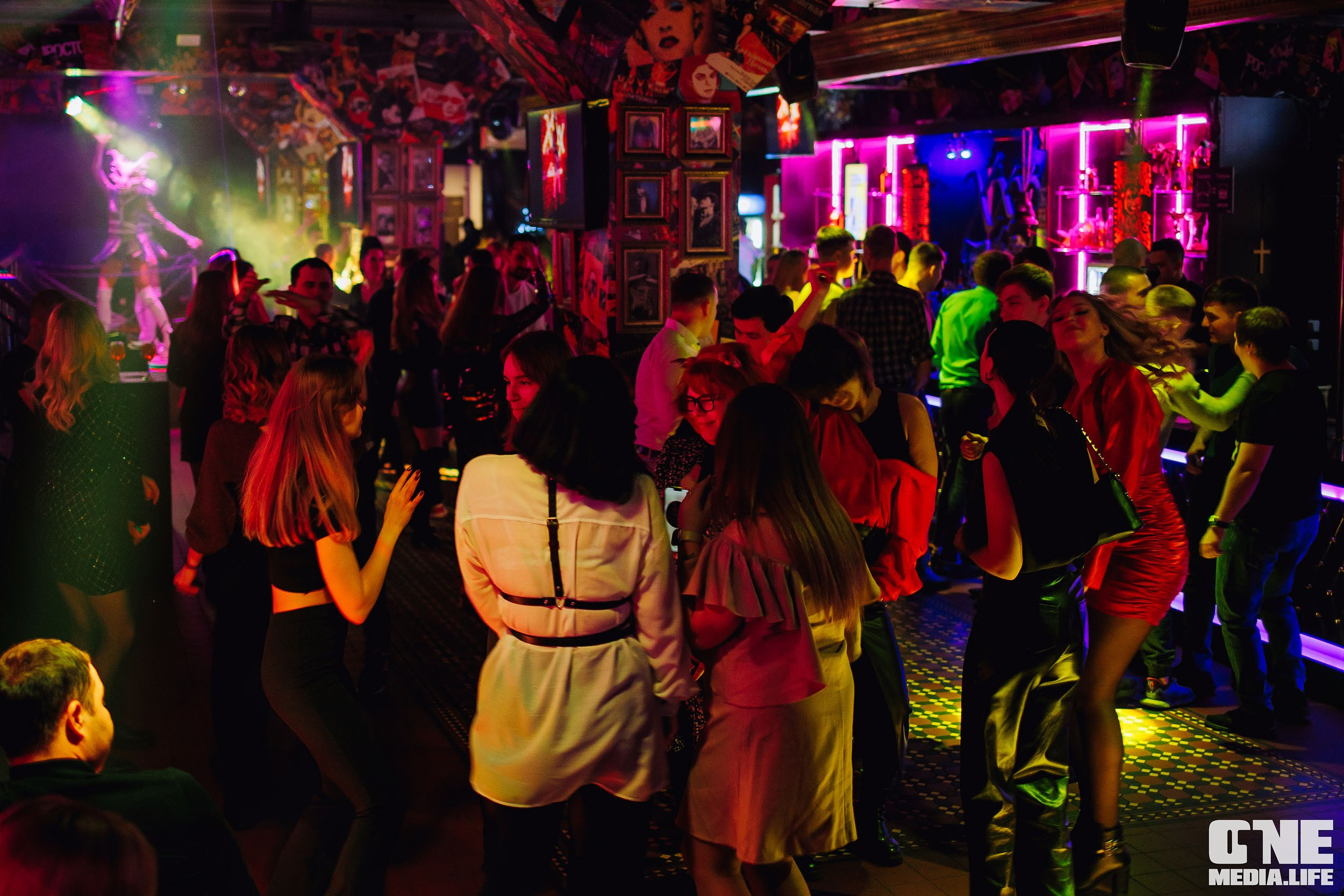 Фоторепортаж из бара XxxX. One Media Life: фоторепортажи, фотоотчеты с мероприятий и заведений