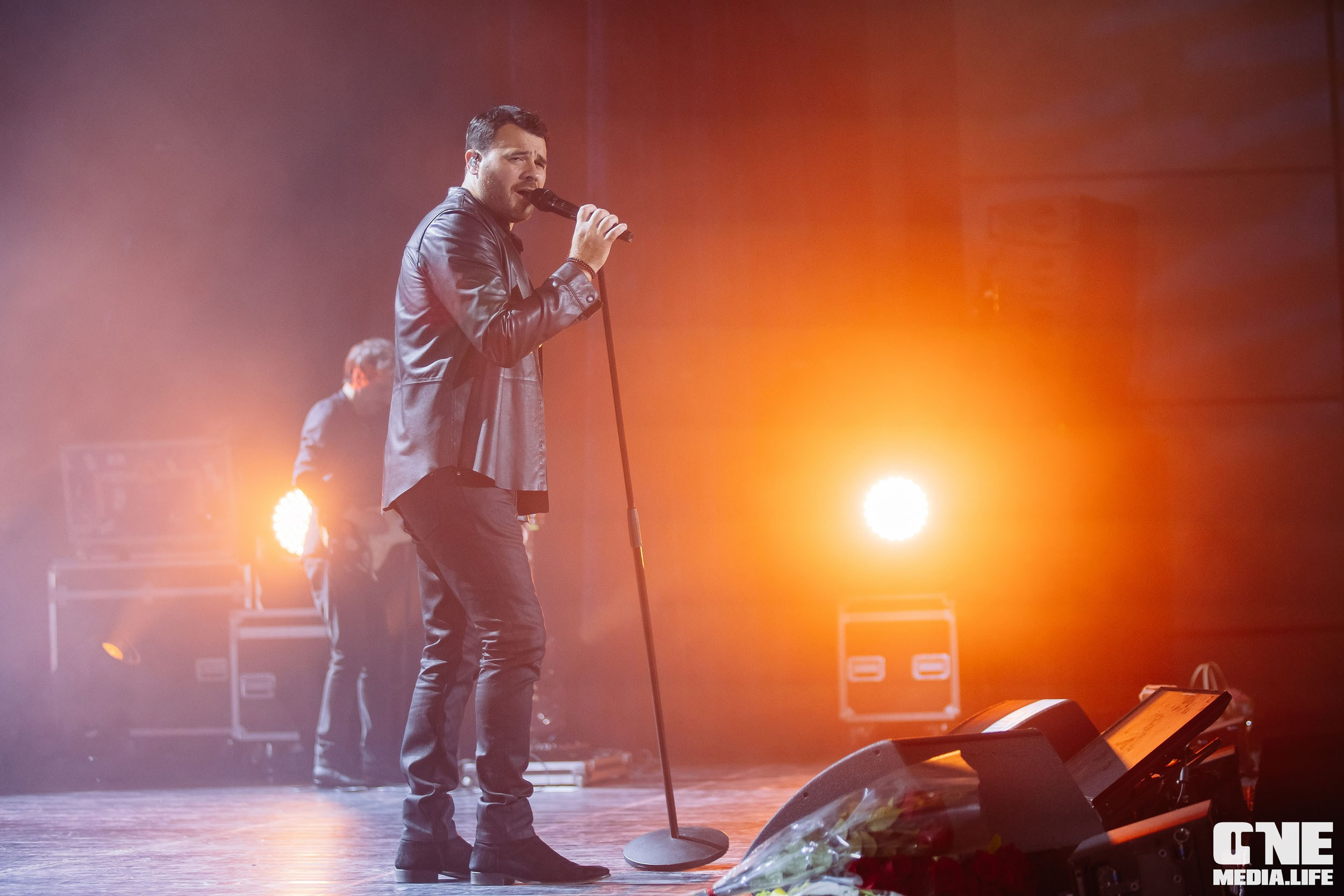 Фоторепортаж с концерта Эмина в Янтарь Холле. One Media Life: фоторепортажи, фотоотчеты с мероприятий и заведений