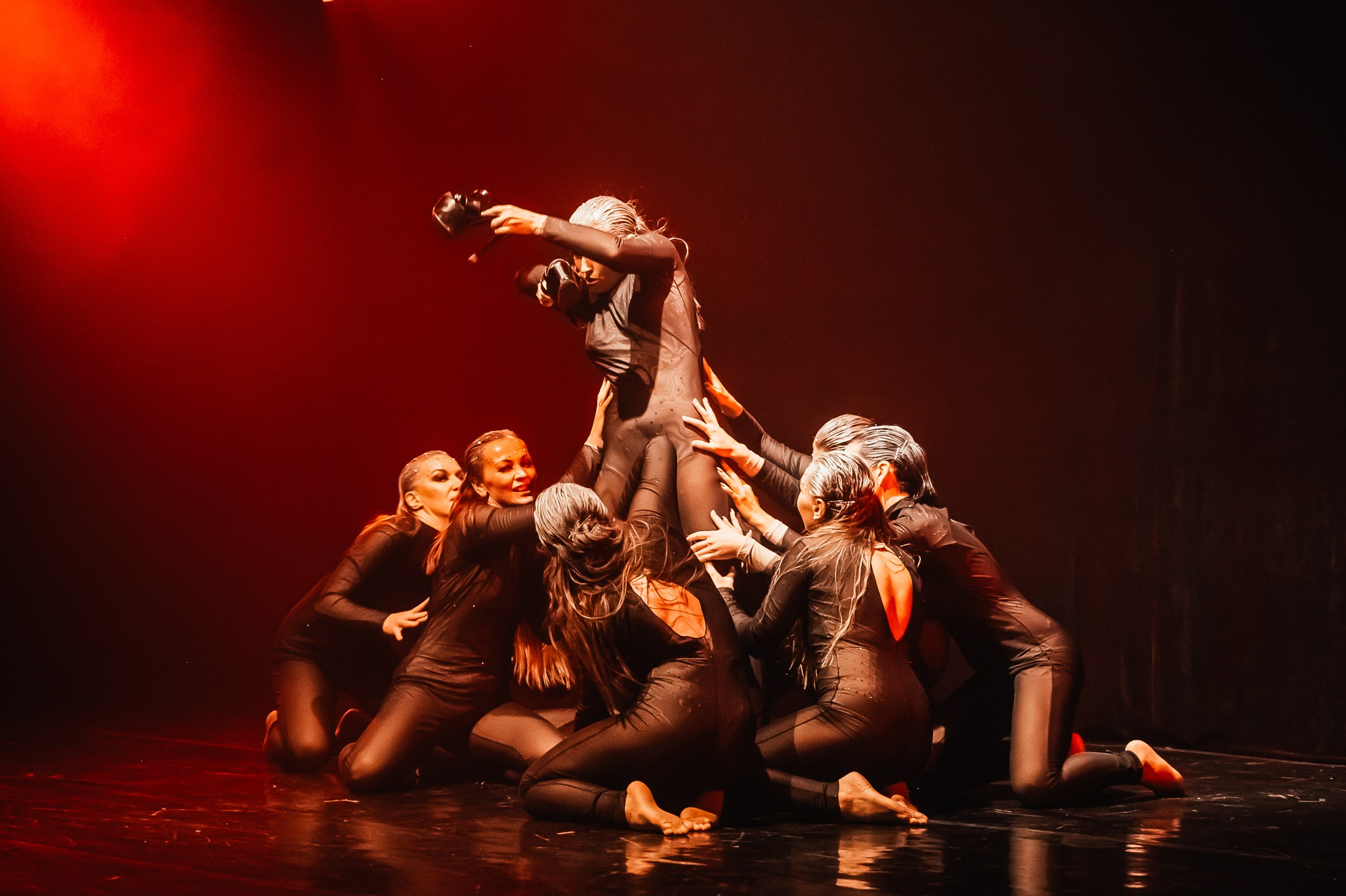 Танцевальное шоу «Ароматы». Художник по свету Максим Сергачев