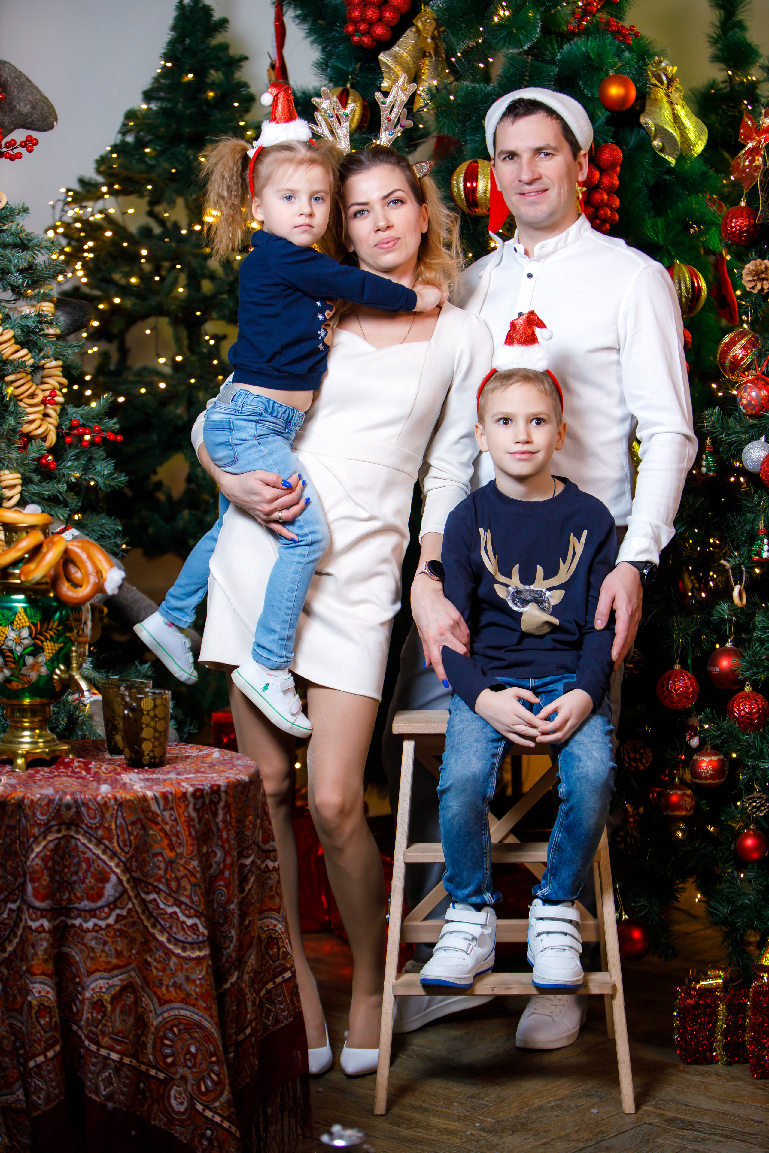 Новогодняя фотосессия в студии. Профессиональная фото и видеосъемка. Москва