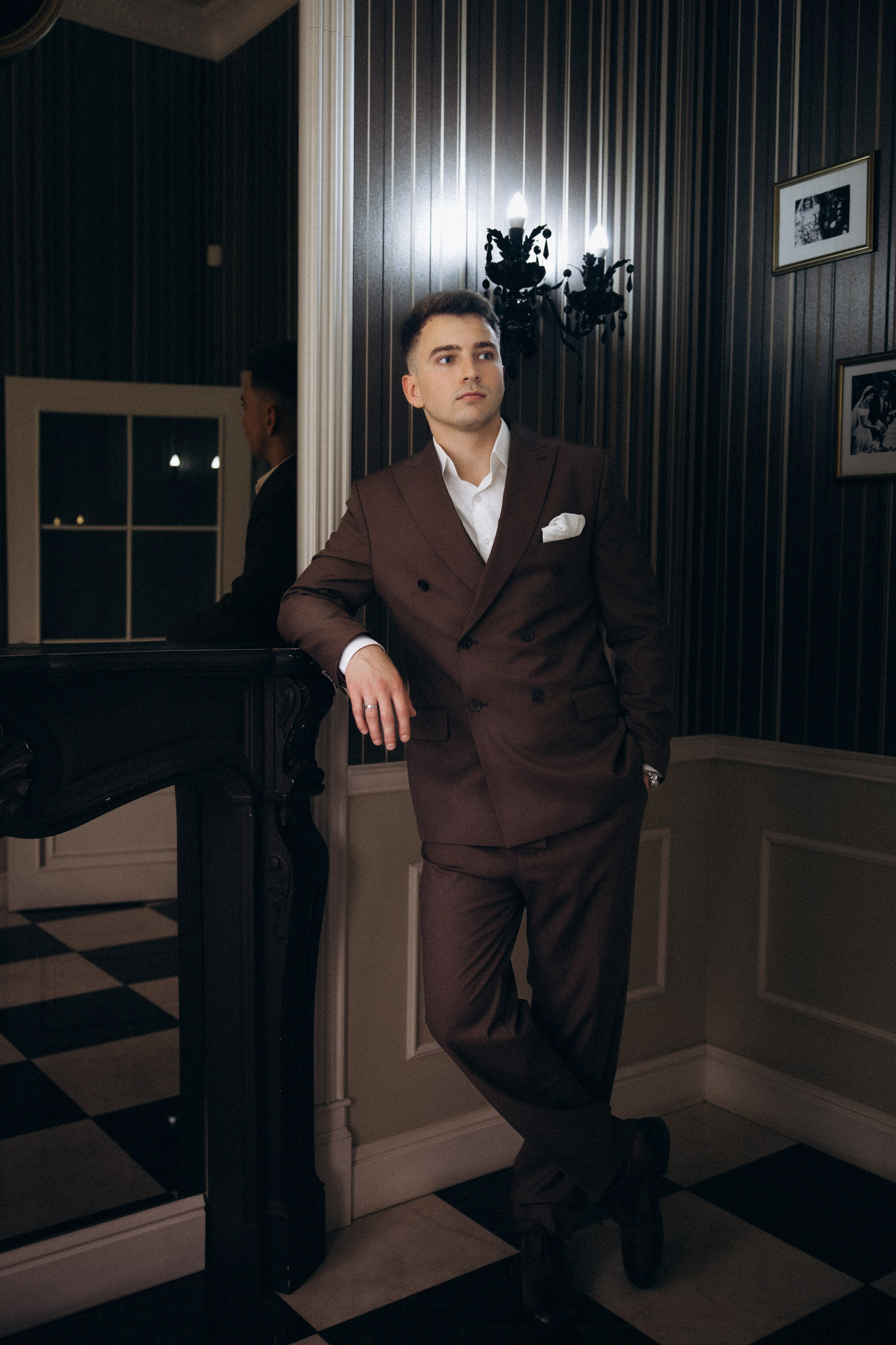 Свадебная фотосессия в стильном лифте элитного дома Москвы