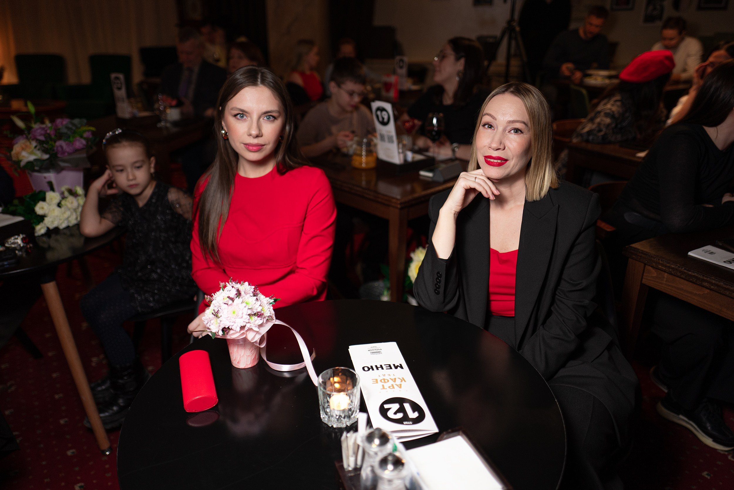 Выступление YOLO band в арт кафе. Фотограф Тюмень