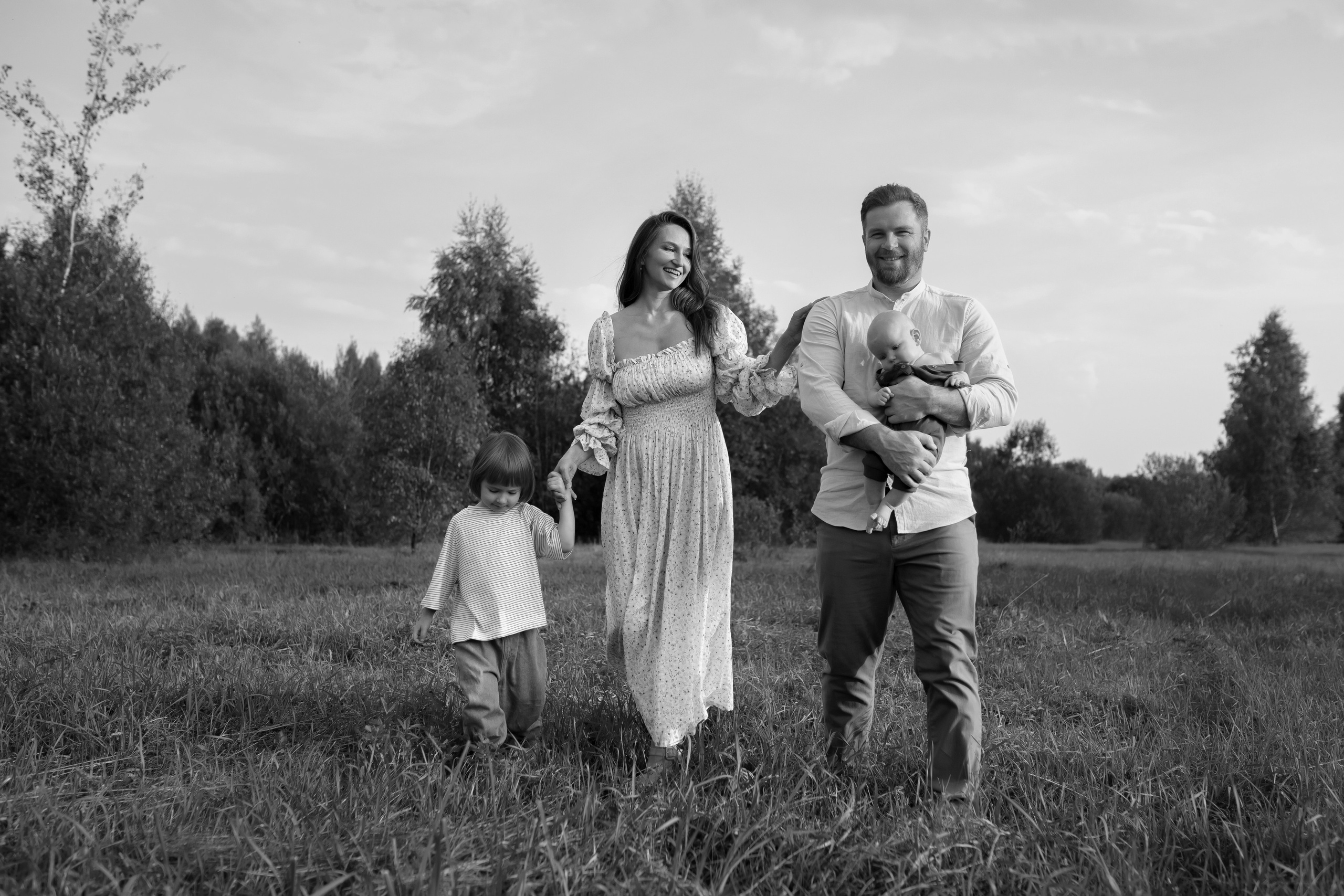 Встреча заката в полях. Семейный и детский фотограф в Москве Дорогова Екатерина