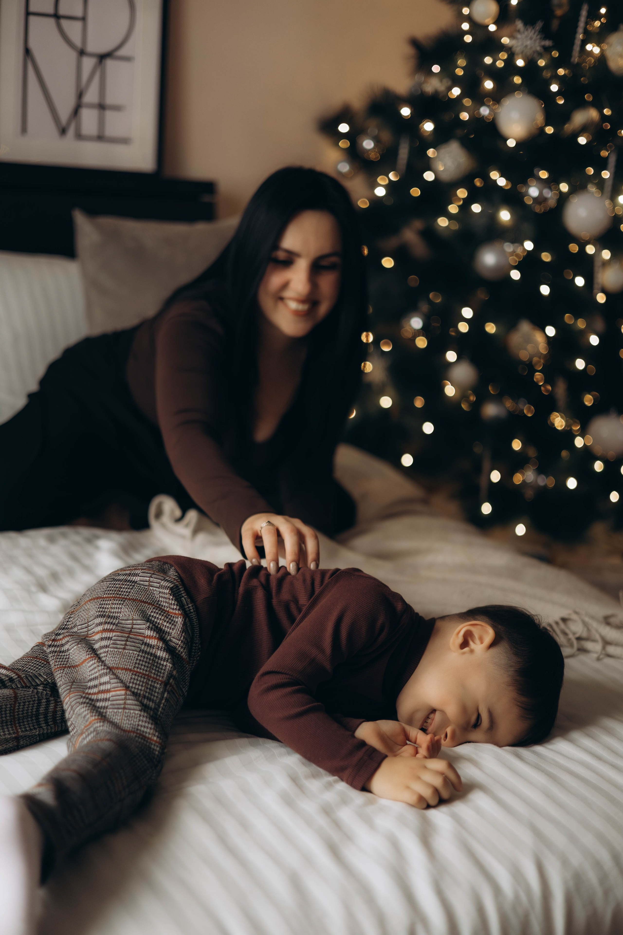 Ложись в снег и закрой лапой нос. Семейный фотограф Донецк
