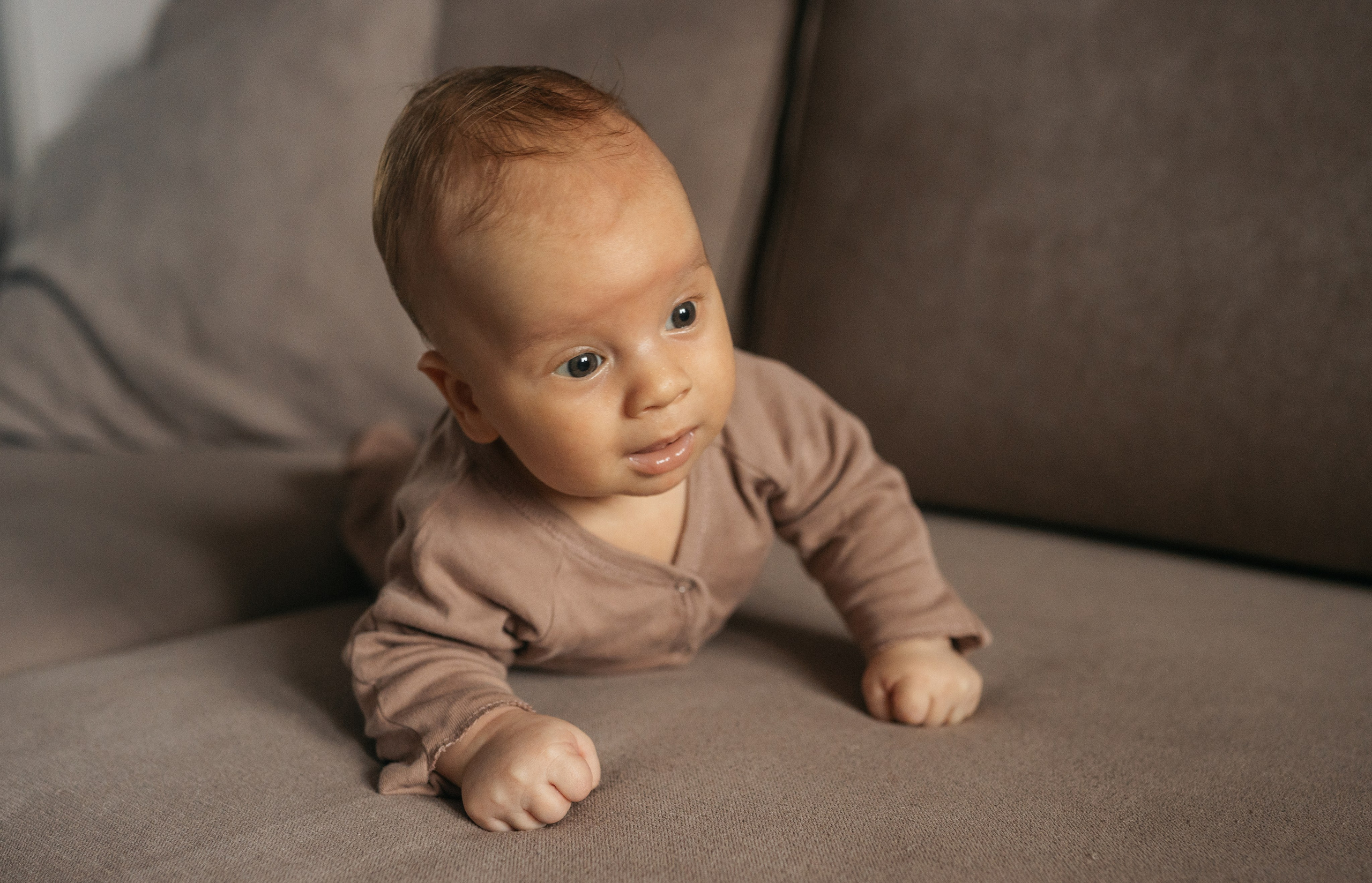 Домашняя съемка с малышом 2 месяца. Семейный фотограф Тюмень