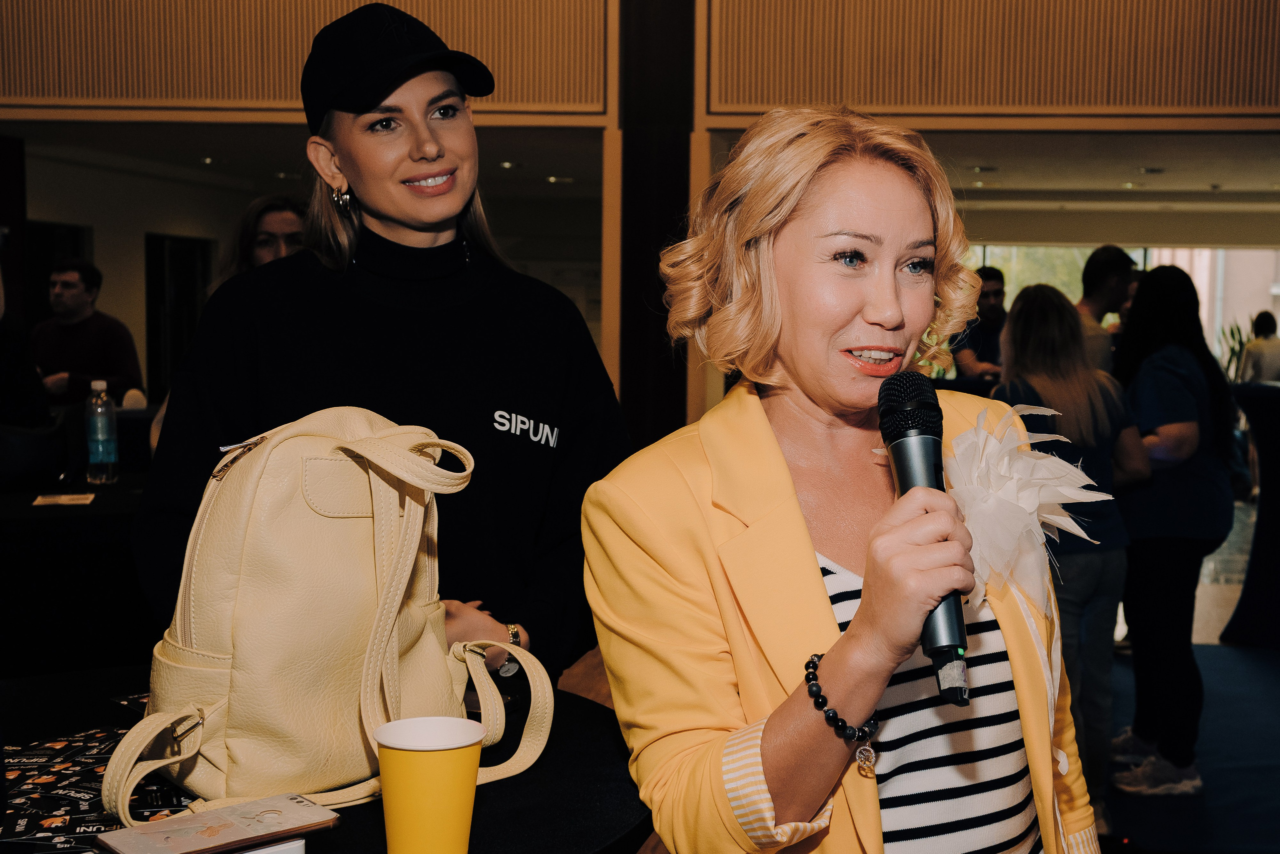 КОНФЕРЕНЦИЯ AMO CRM SIPUNI. Репортажный фотограф Зуев Роман г. Челябинск