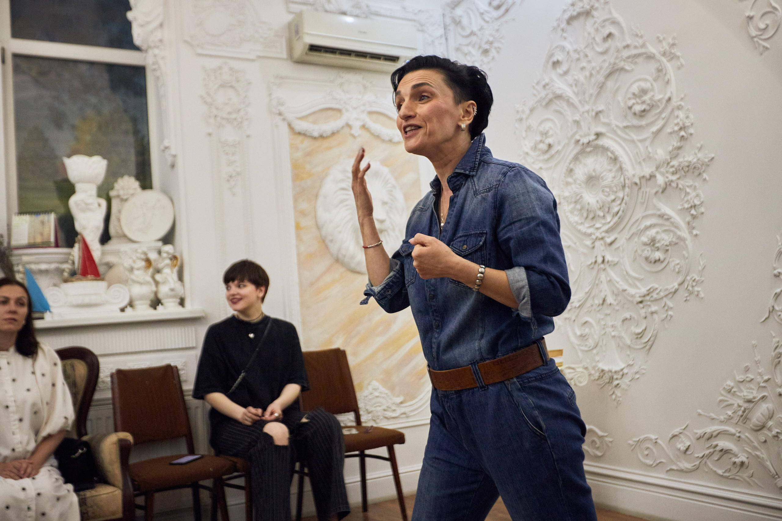 Лекция в салоне «Аврора». Фотограф Юлия Маринина