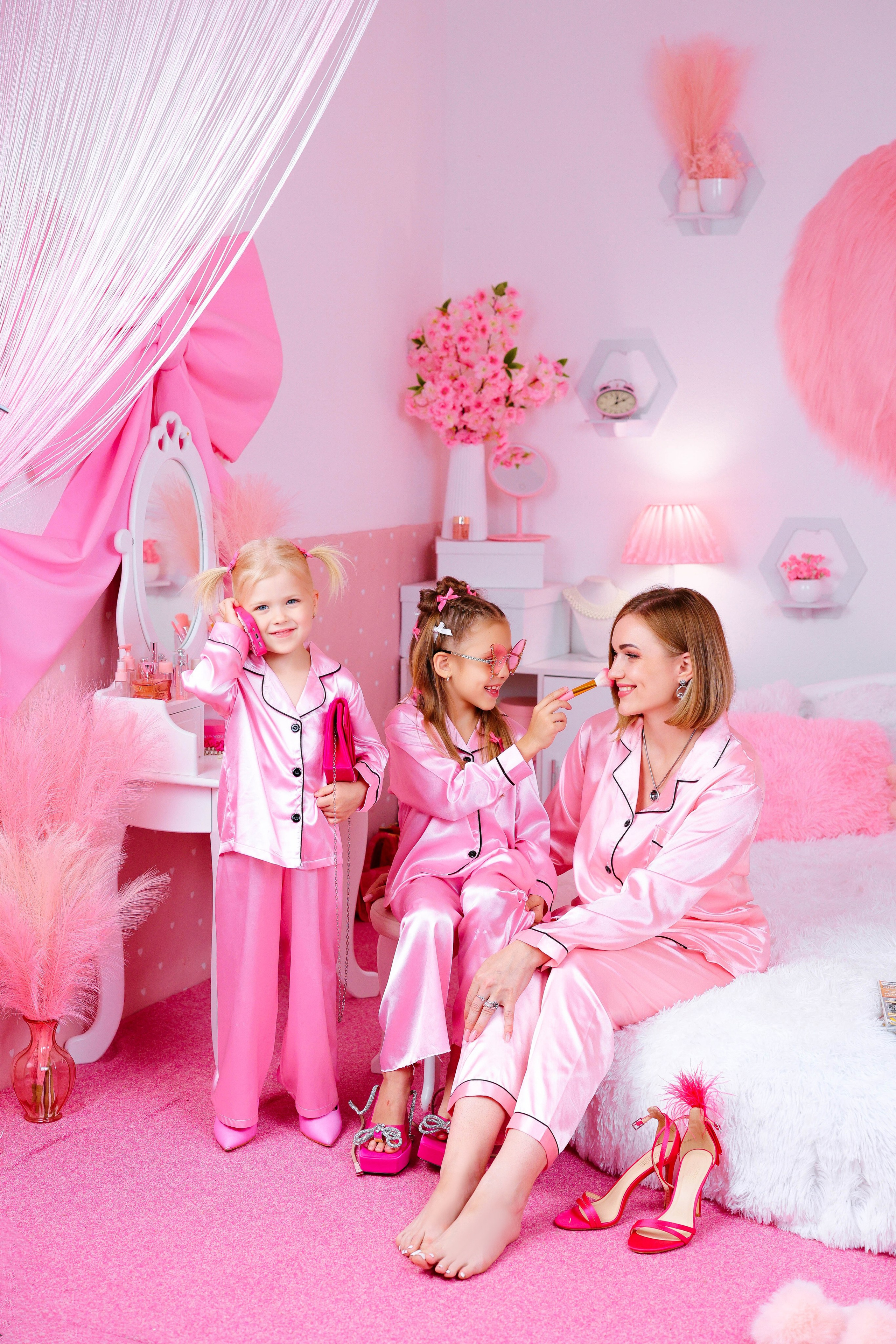 РОЗОВАЯ КОМНАТА