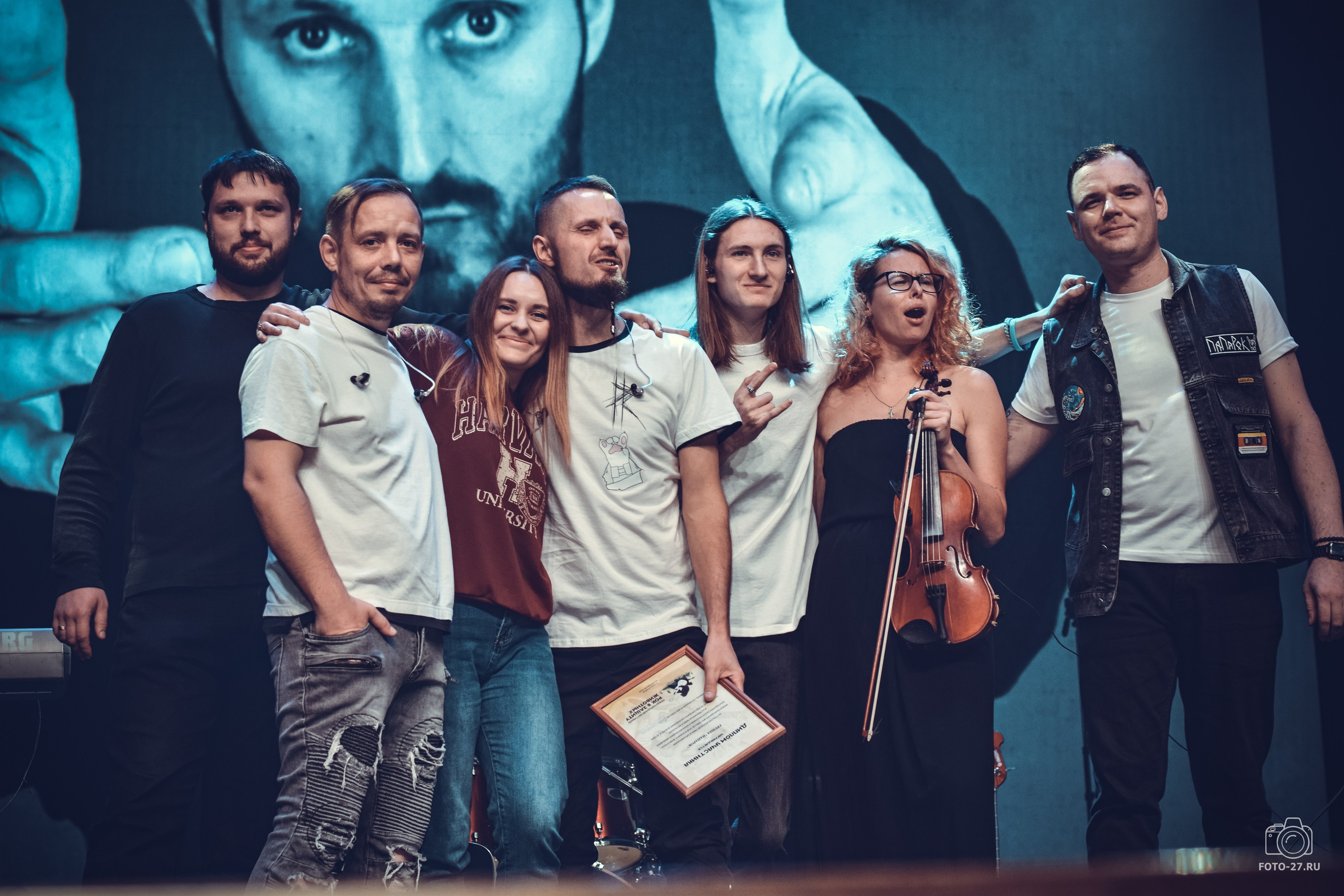 Антон Курдюмов фотограф в Хабаровске Рина Курдюмова фото27 foto27 Антон Дорофеев репортажный репортаж документалист Тони и Рина фотосоздатели ПаПаРоК Философия и любовь сольный концерт ОДОРА Хабаровск