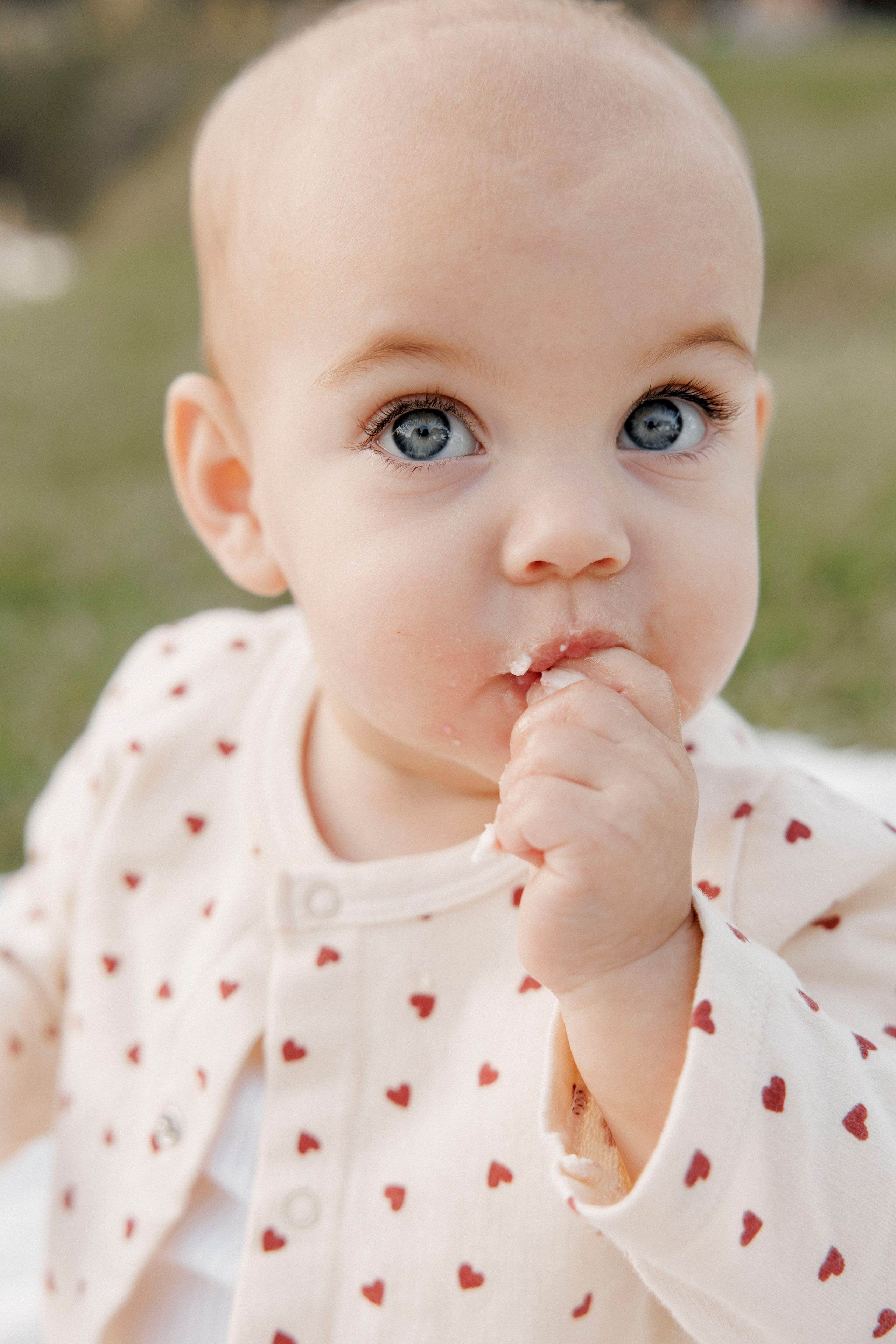 First year photoshoot inside the park (sunset). Wedding and family photographer