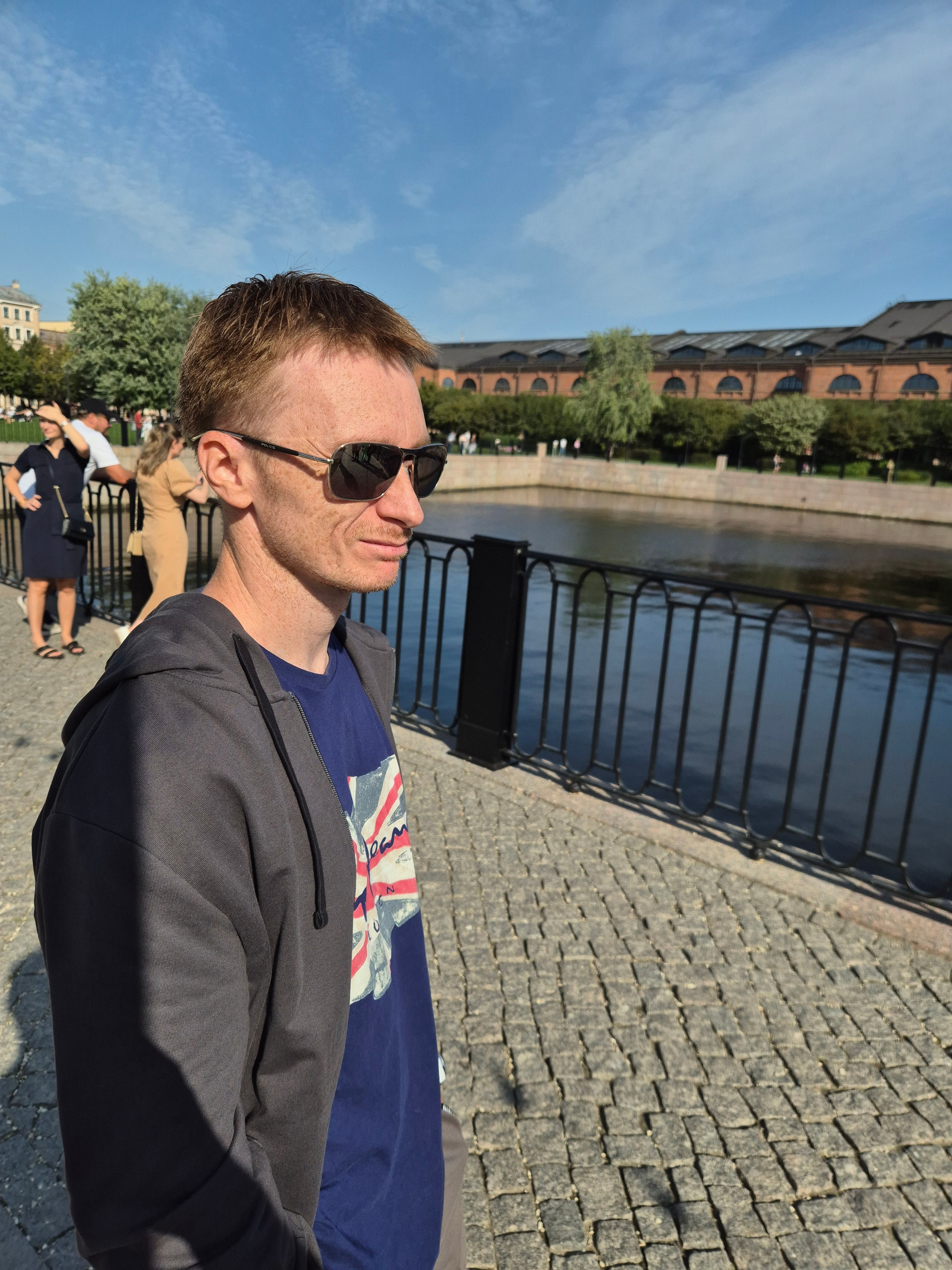 Миша составил компанию