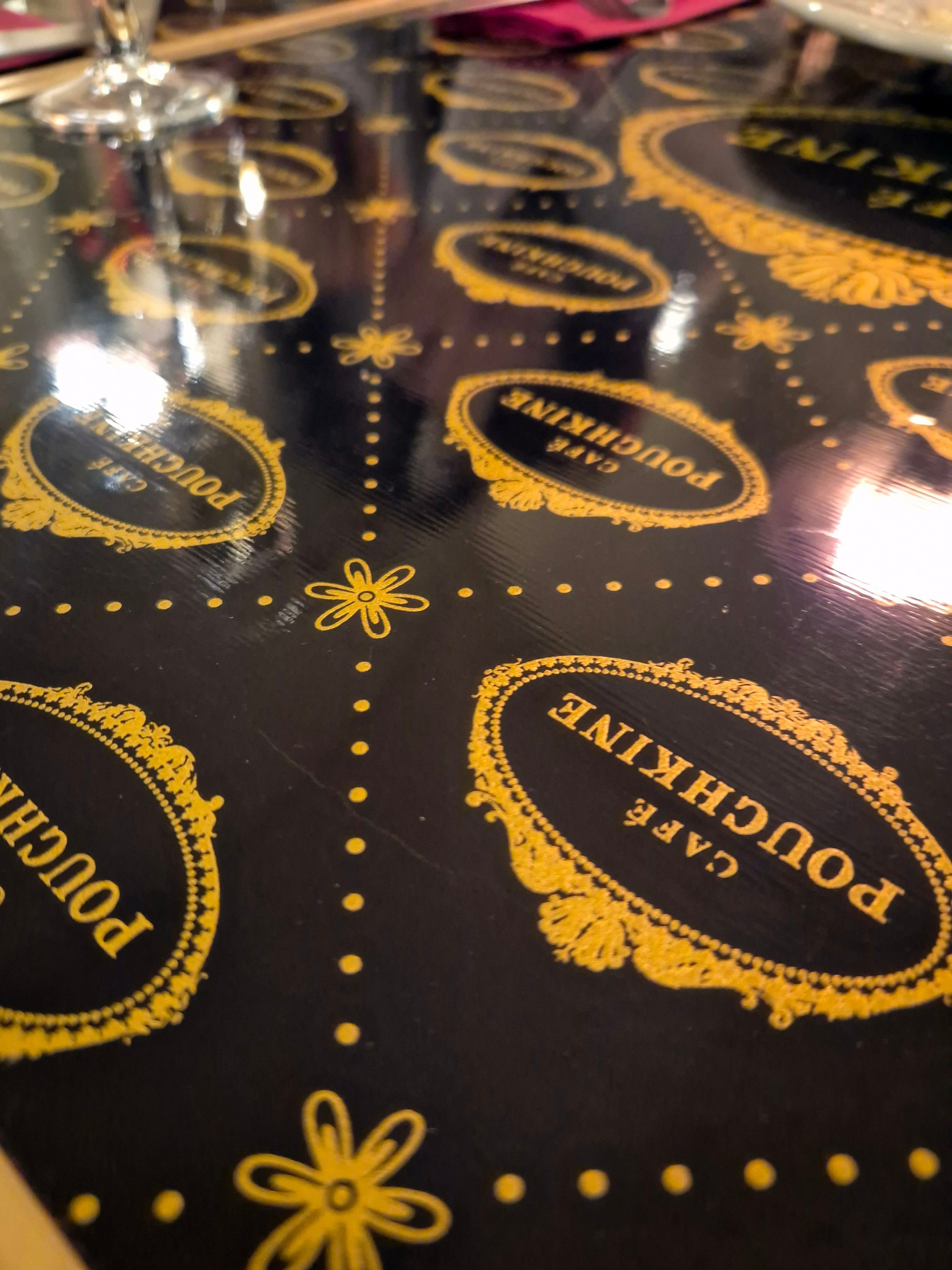 Гвоздь программы - завтрак в Пушкине с шампанским. Это было вкусно!