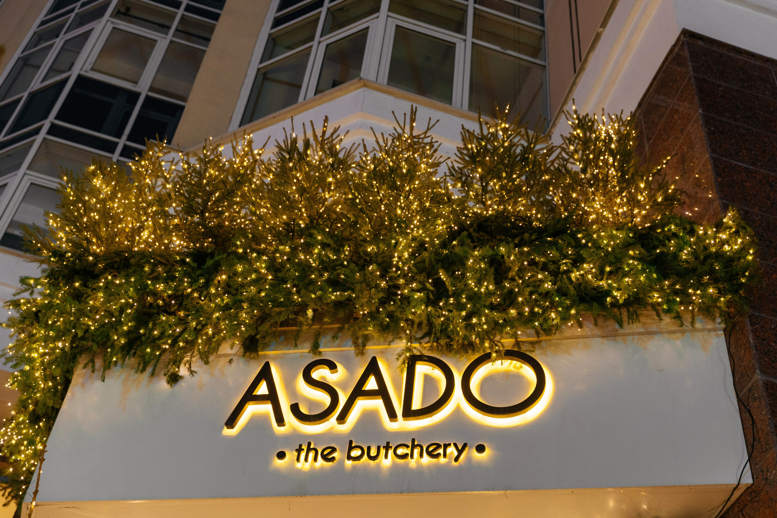 Новогоднее оформление ресторанов. Фотограф для бизнеса Константин Брусницын в Екатеринбурге