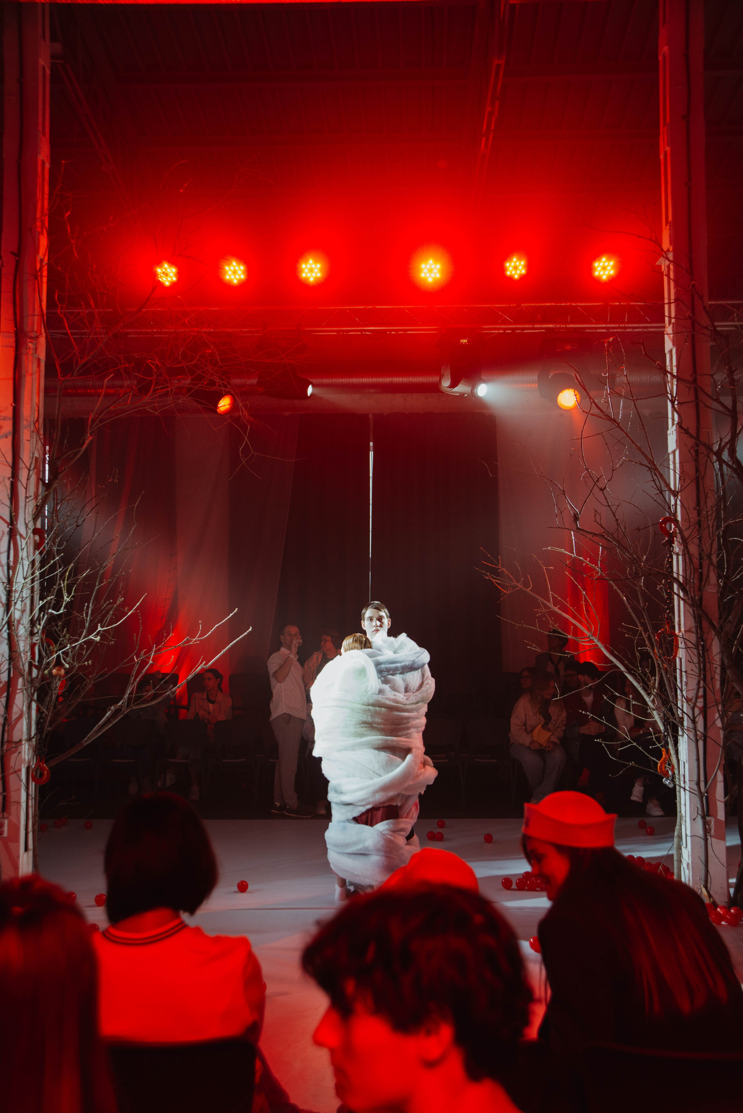 Показ «Красный Шум». Ксения Glossa. Портретный и репортажный фотограф в Самаре