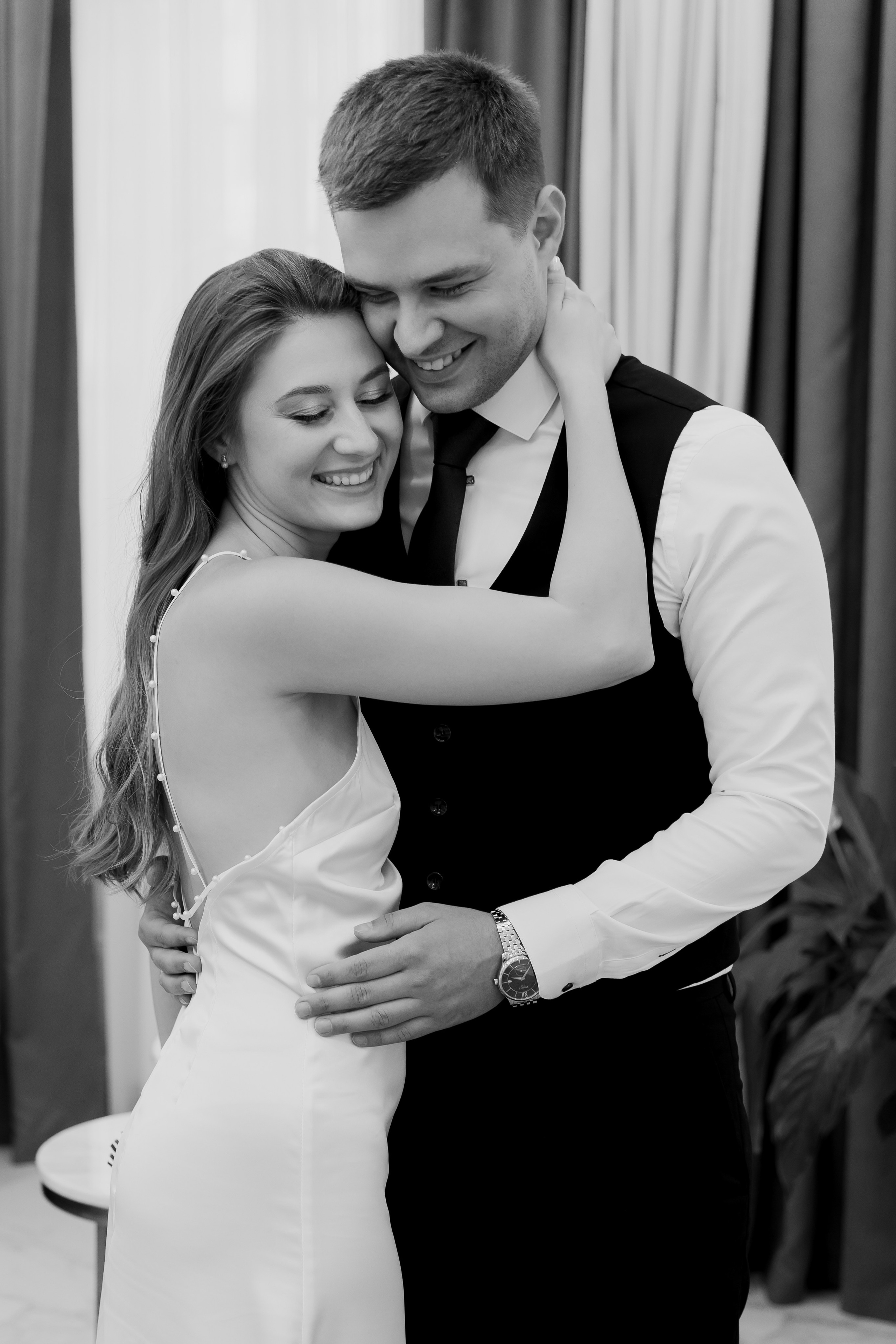 Свадебный фотограф в Москве. Свадебный фотограф Видное, Бутово, Домодедово, Щербинка, Царицыно. Роспись во дворце бракосочетания Южное Бутово. Регистрация брака в Москве и Московской области. Фотограф на свадьбу. Свадебная фотосессия в центре Москвы. Фотосессия свадебного банкета  в ресторане. Выездная регистрация брака. Фотосессия молодоженов. Свадебная прогулка. Жених и невеста в день свадьбы. Wedding in Moscow. Свадебная фотосессия  в Барвихе. Стильная свадебная фотография. Сборы жениха и невесты в день свадьбы. 