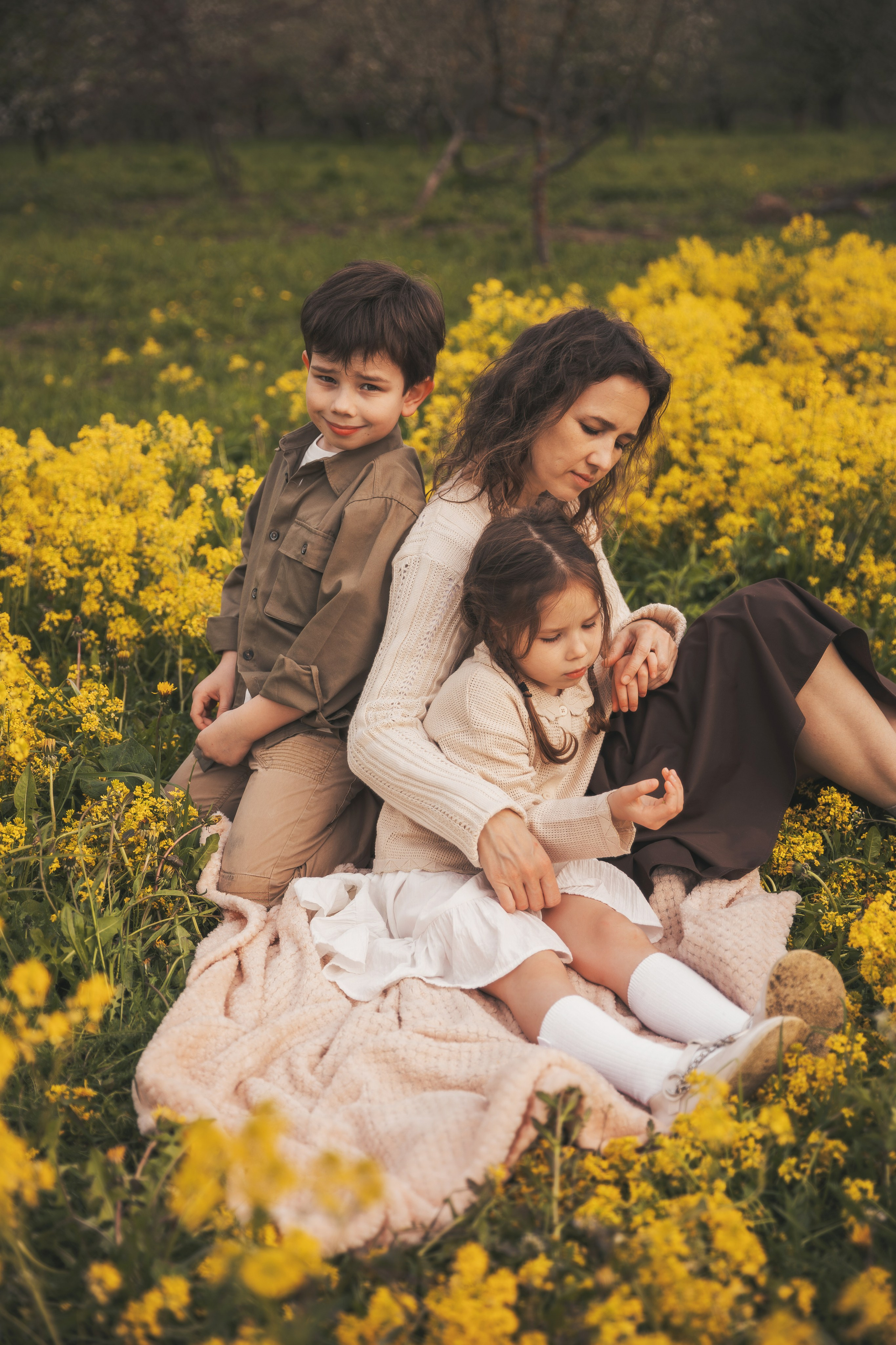 Фотосессия мамы с детьми в парке. Семейный и женский фотограф в Москве Надежда Воробьева
