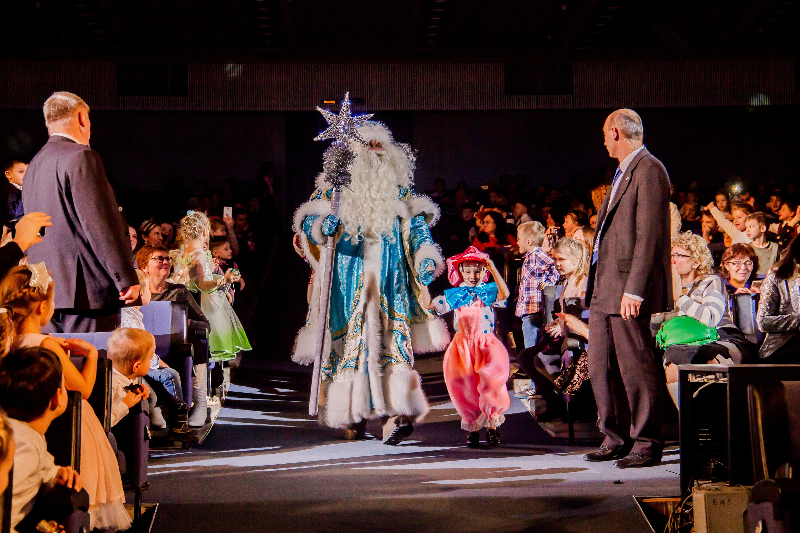 Репортаж — детская елка в БКЗ. Свадебный и семейный фотограф в Санкт-Петербурге Макеева Наталья