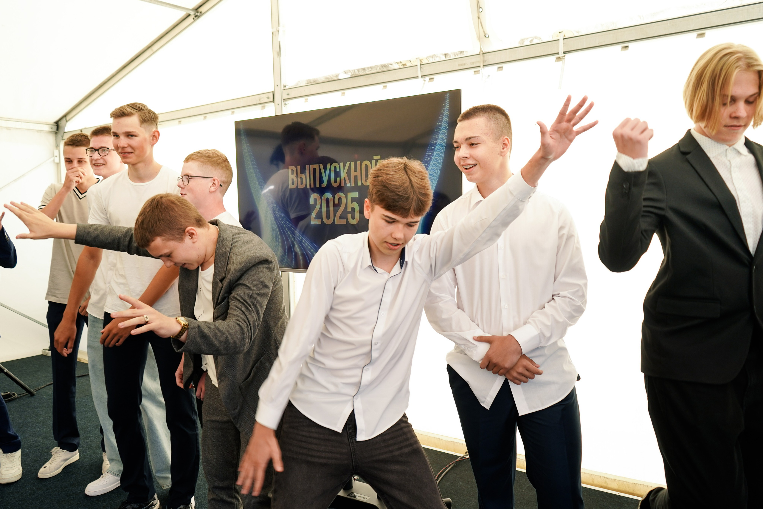 Выпускной 9 класса школа 19 в Коматек. Семейный и портретный фотограф в Екатеринбурге Анна Лобанова