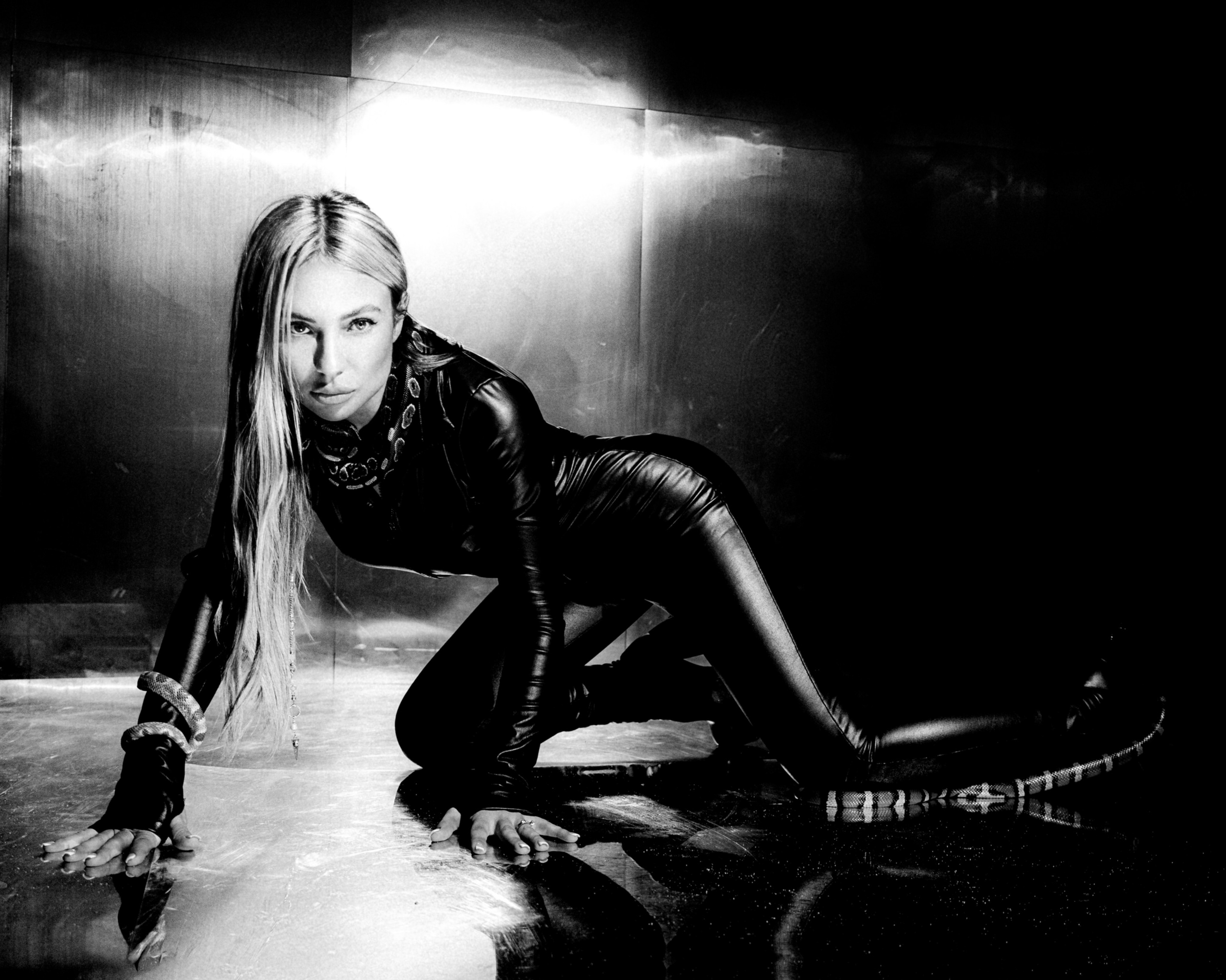 Трендовая фотосессия со змеей в Сочи 2025. Натали Маглер женский фотограф в Сочи | Адлер | Красная Поляна