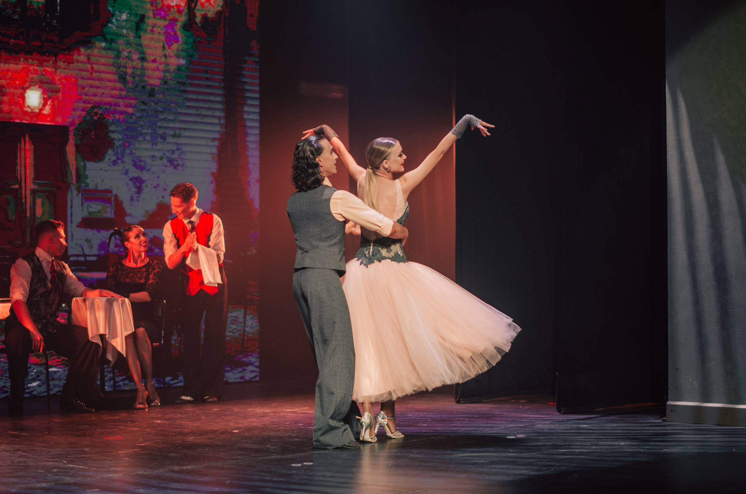 Фоторепортаж танцевального мероприятия. Денисова Аля — фотограф для парных съемок и индивидуальных историй в Барнауле