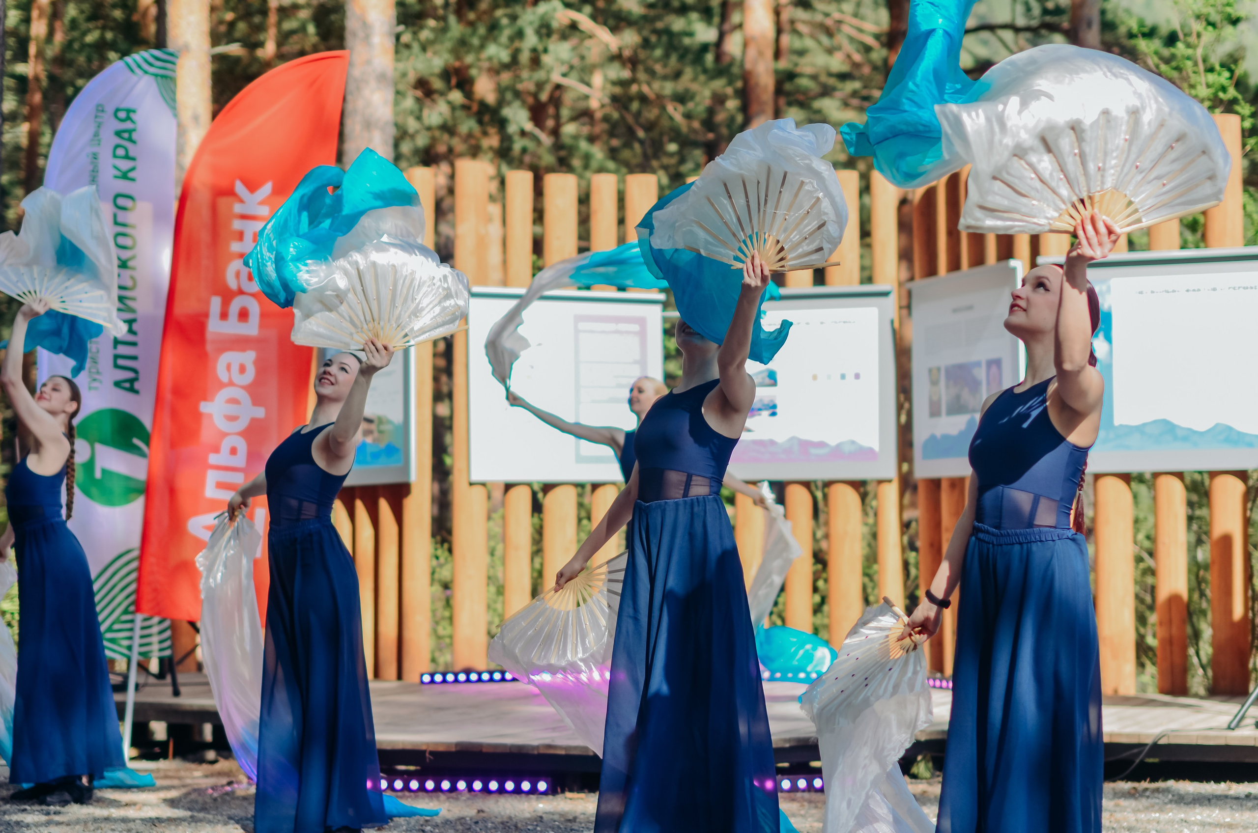 Фестиваль «Цветение Маральника на Алтае 2025». Фоторепортаж. Денисова Аля — фотограф для парных съемок и индивидуальных историй в Барнауле