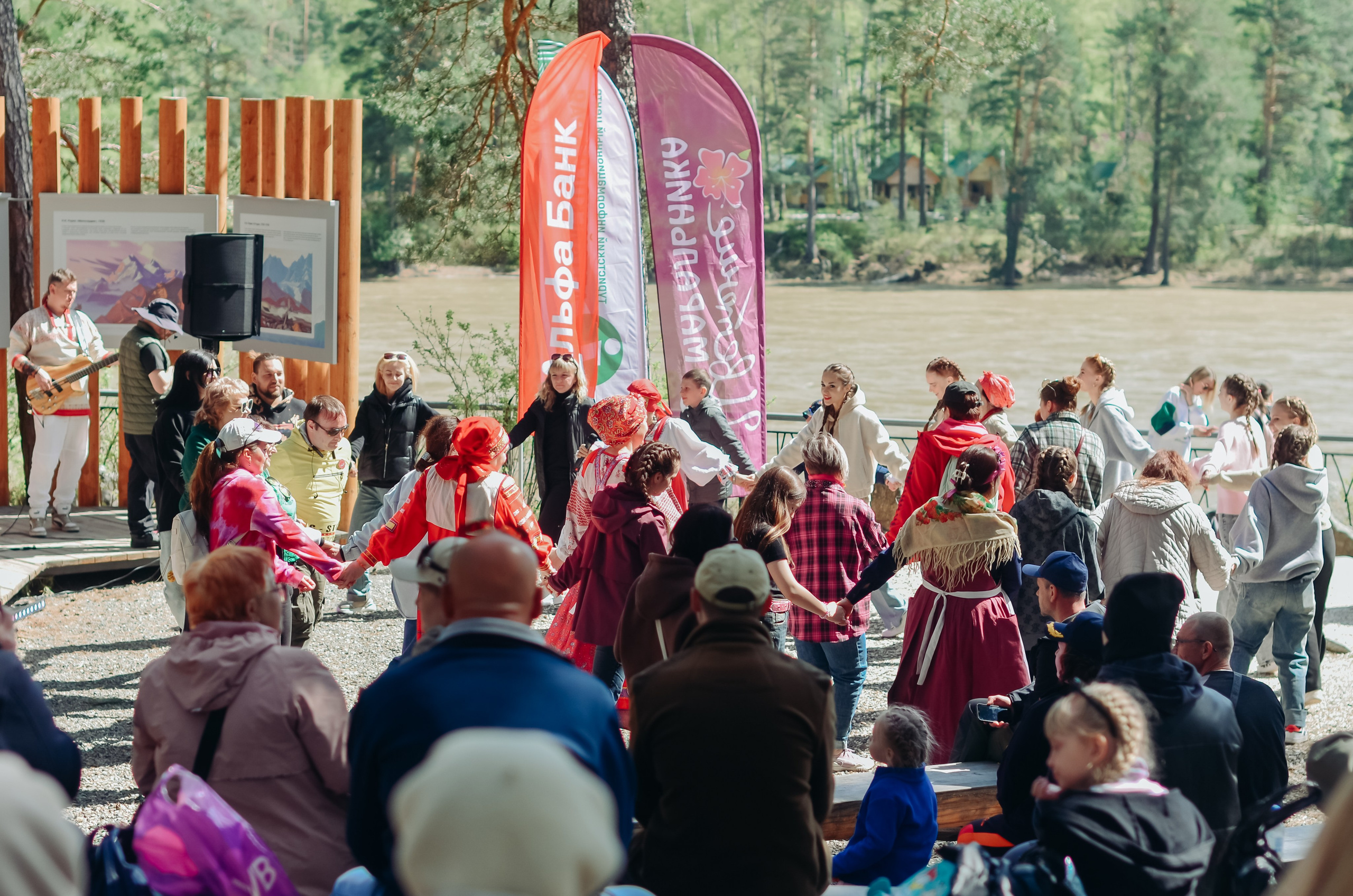 Фестиваль «Цветение Маральника на Алтае 2025». Фоторепортаж. Денисова Аля — фотограф для парных съемок и индивидуальных историй в Барнауле