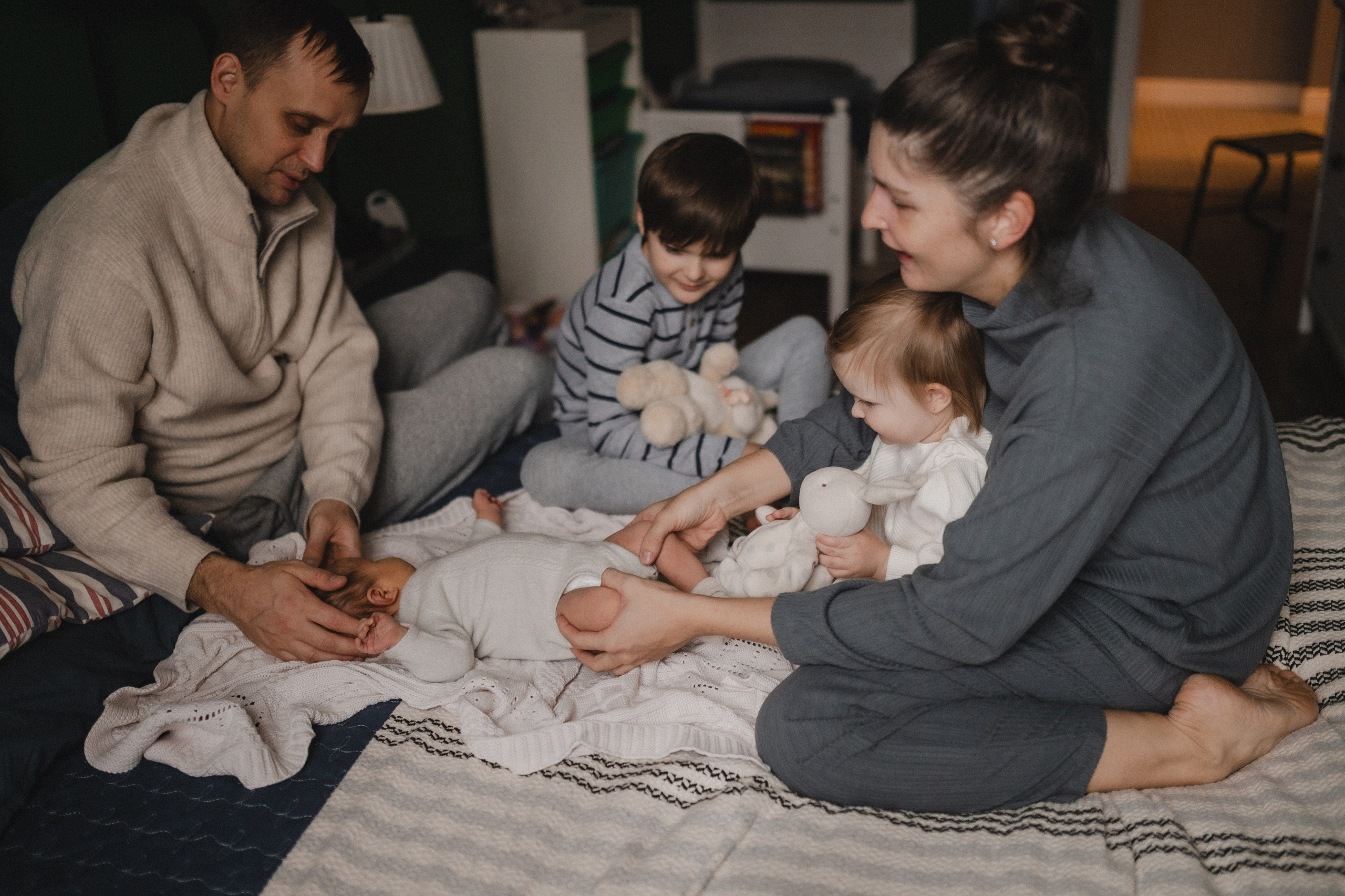 Дима, Нелли, Марк, Нина и Кира дома. Семейный и свадебный lifestyle-фотограф в Москве Мария Петрова