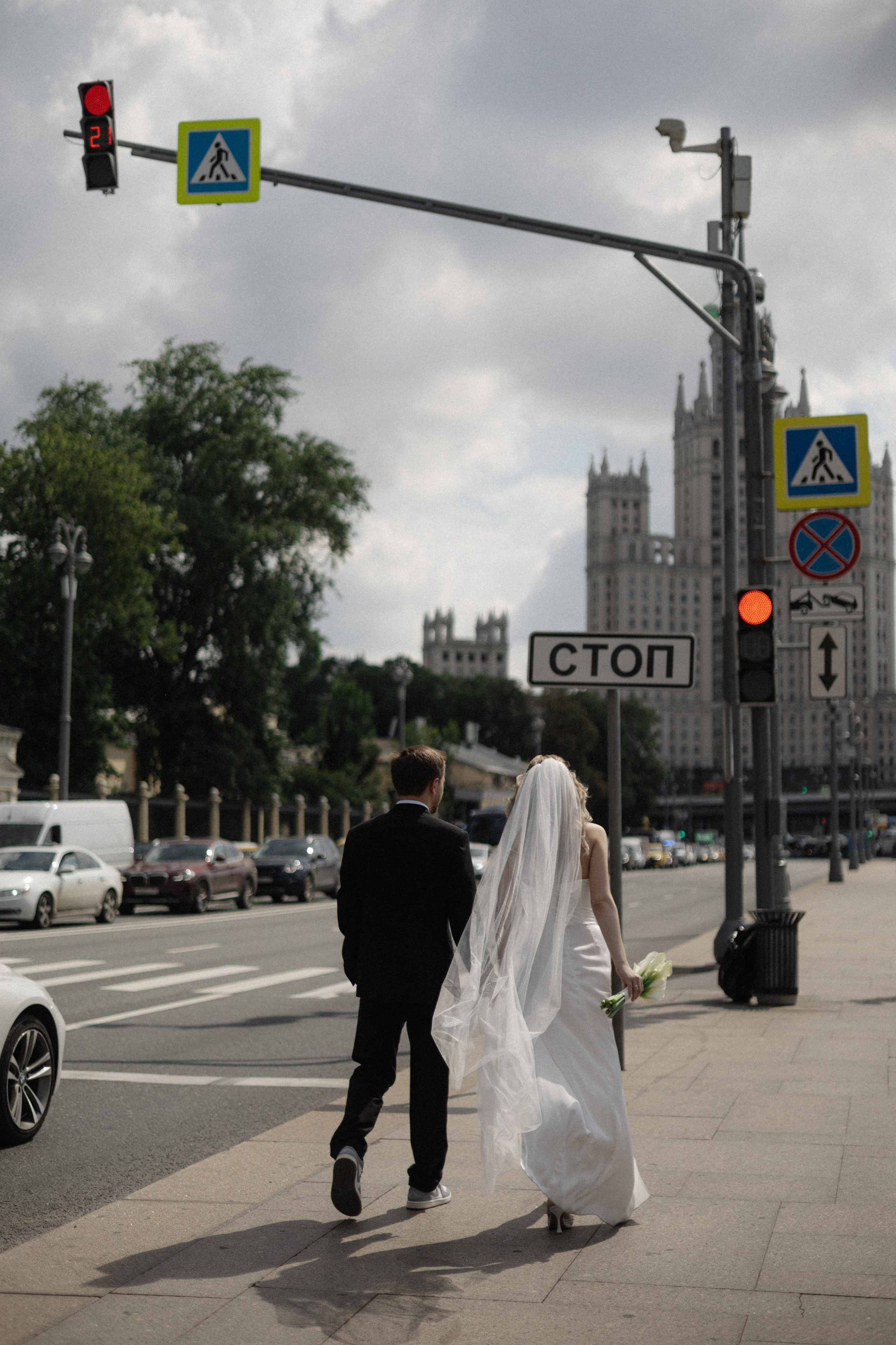 Арина и Дима. Сборы, роспись и прогулка. Свадебный и портретный фотограф в Москве Анастасия Масюк