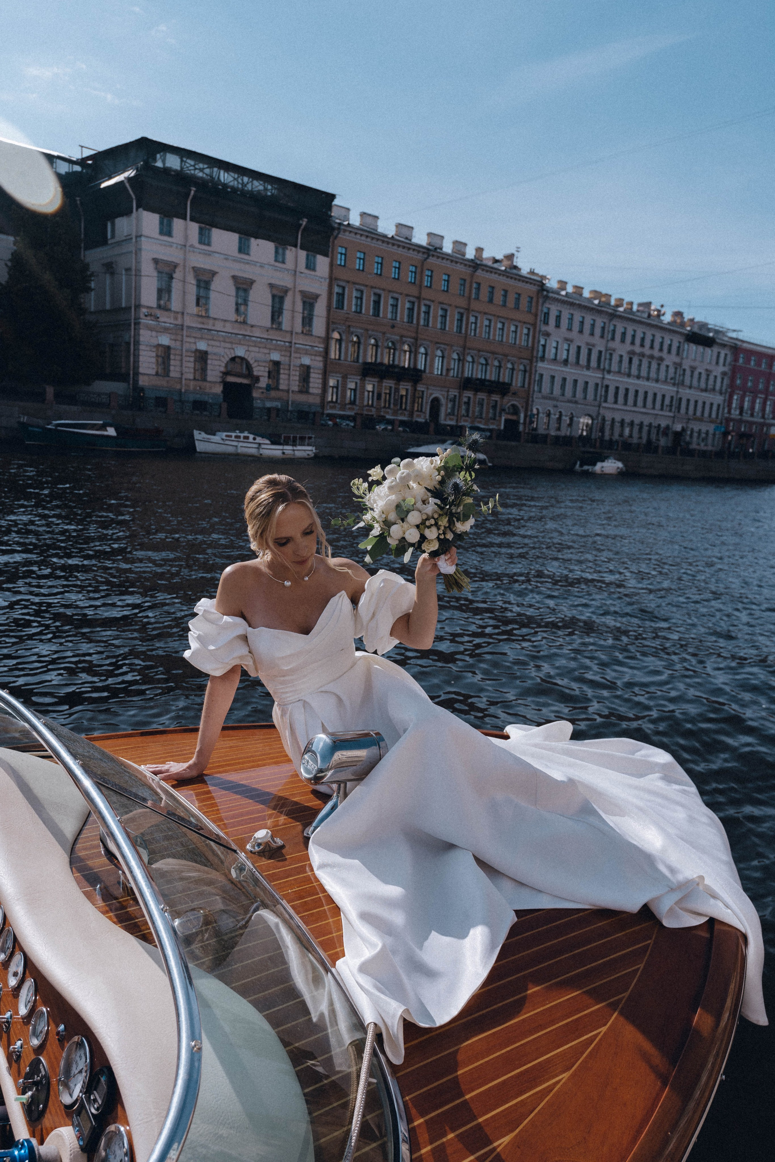 СВАДЕНБНАЯ СЬЕМКА НА КАТЕРЕ ПО КАНАЛАМ САНКТ-ПЕТЕРБУРГА И В АКВАТОРИИ НЕВЫ. Профессиональный фотограф, Санкт-Петербург — Виктория Богомолова