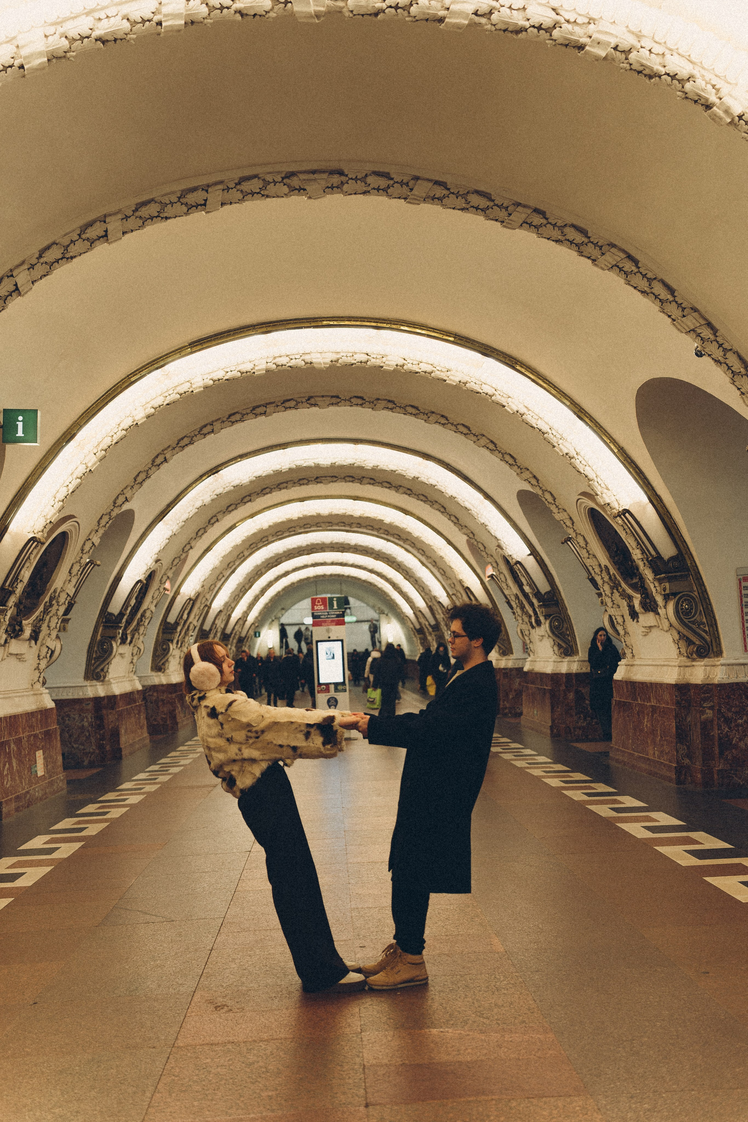 НОВОГОДНЯЯ ФОТОСЕСИИЯ ПАРЫ В МЕТРО ЛЮБОВЬ. Профессиональный фотограф, Санкт-Петербург — Виктория Богомолова