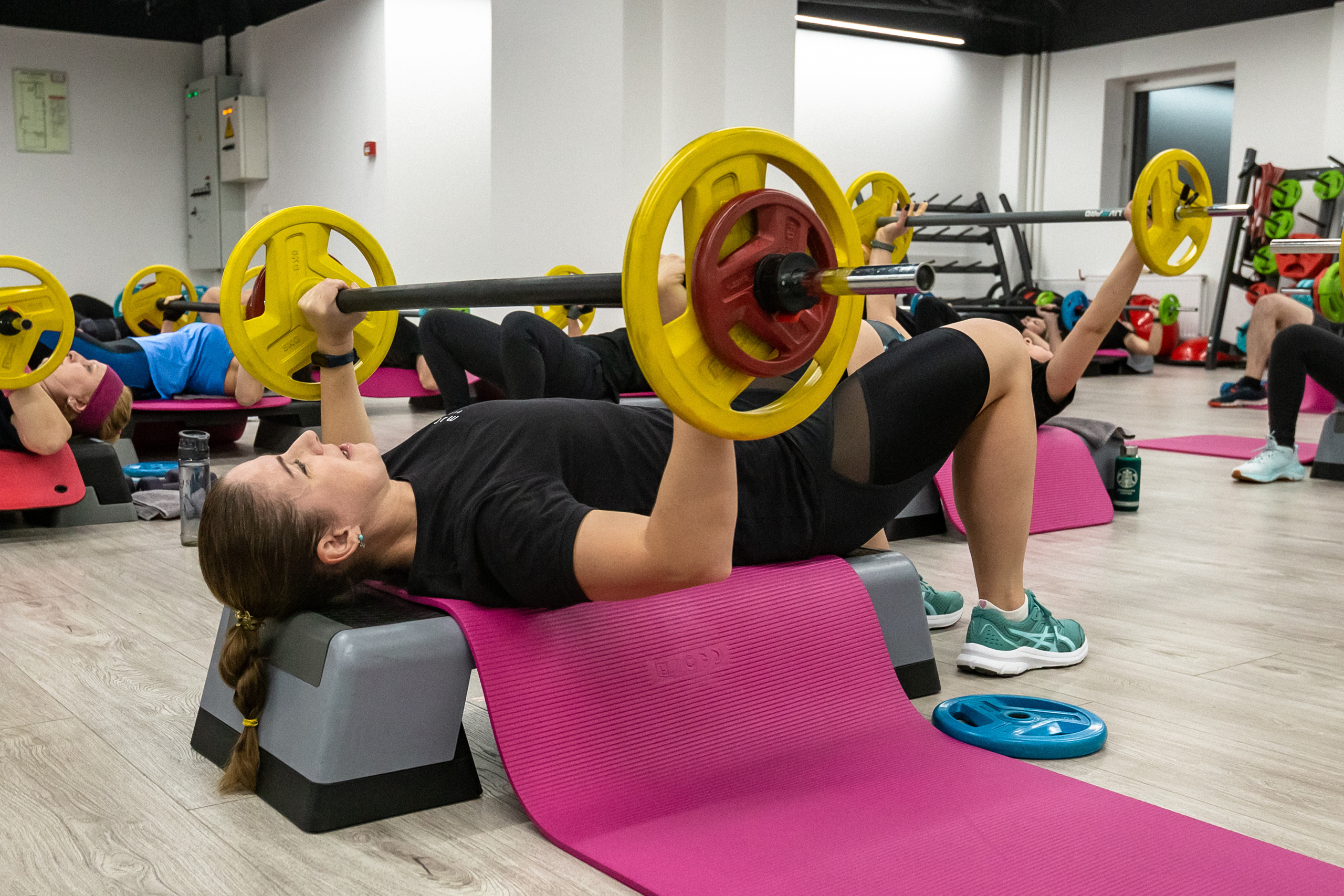 Групповая тренировка кросс-фит