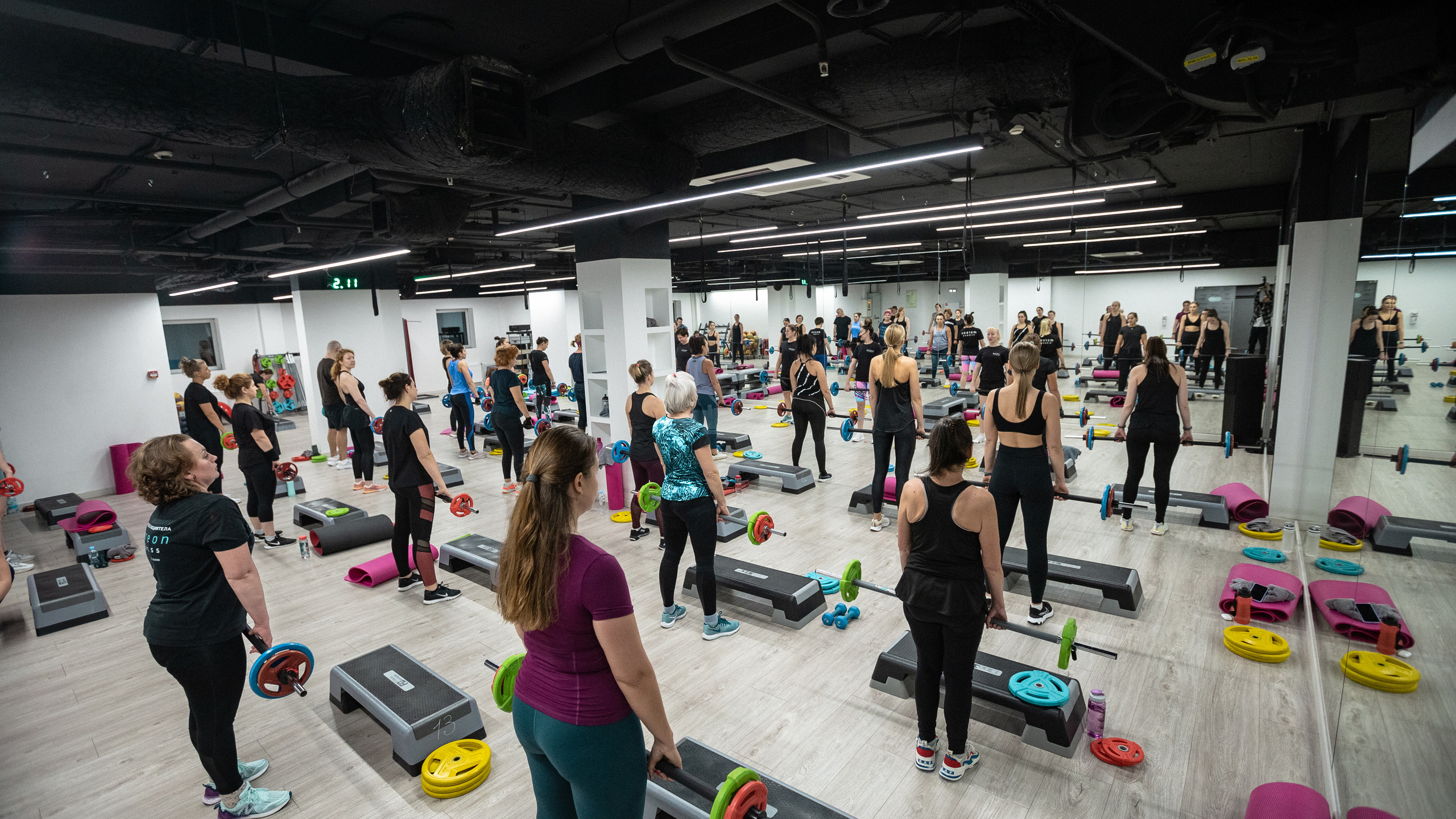 Групповая тренировка кросс-фит