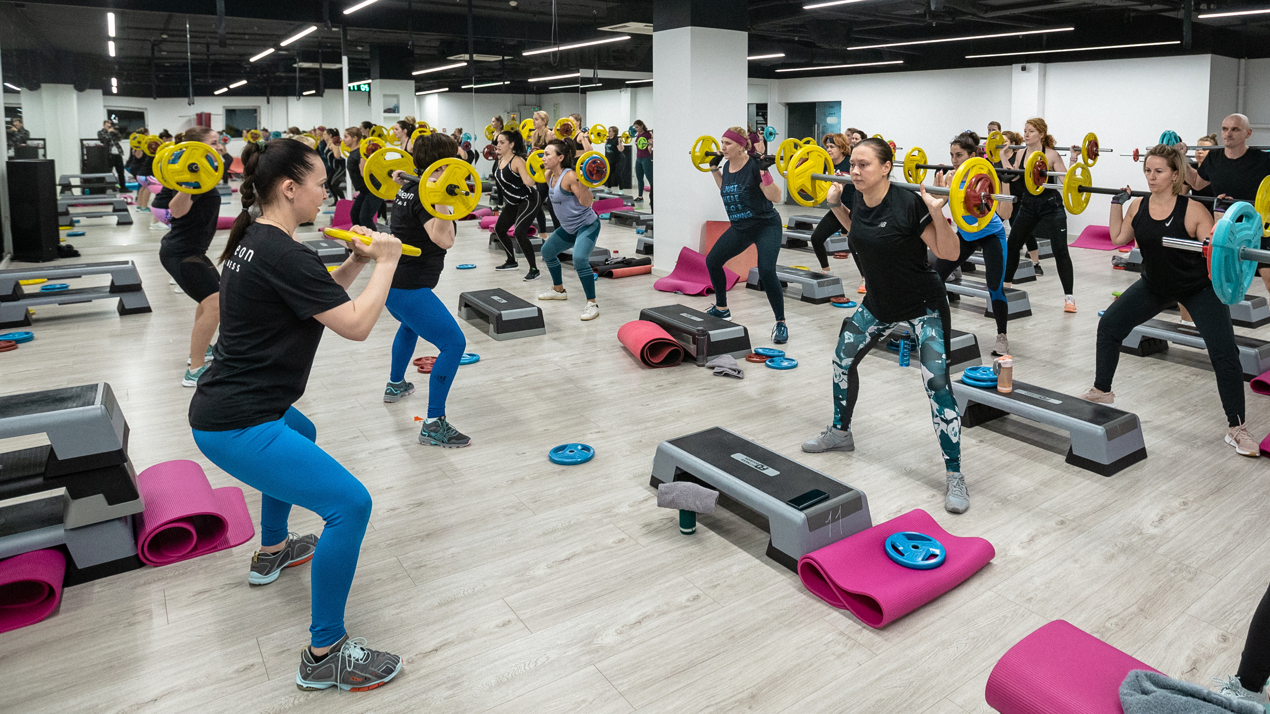 Групповая тренировка кросс-фит