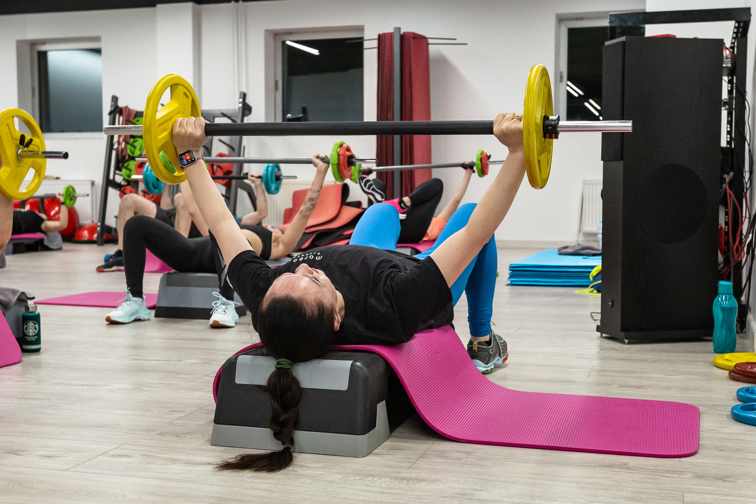 Групповая тренировка кросс-фит