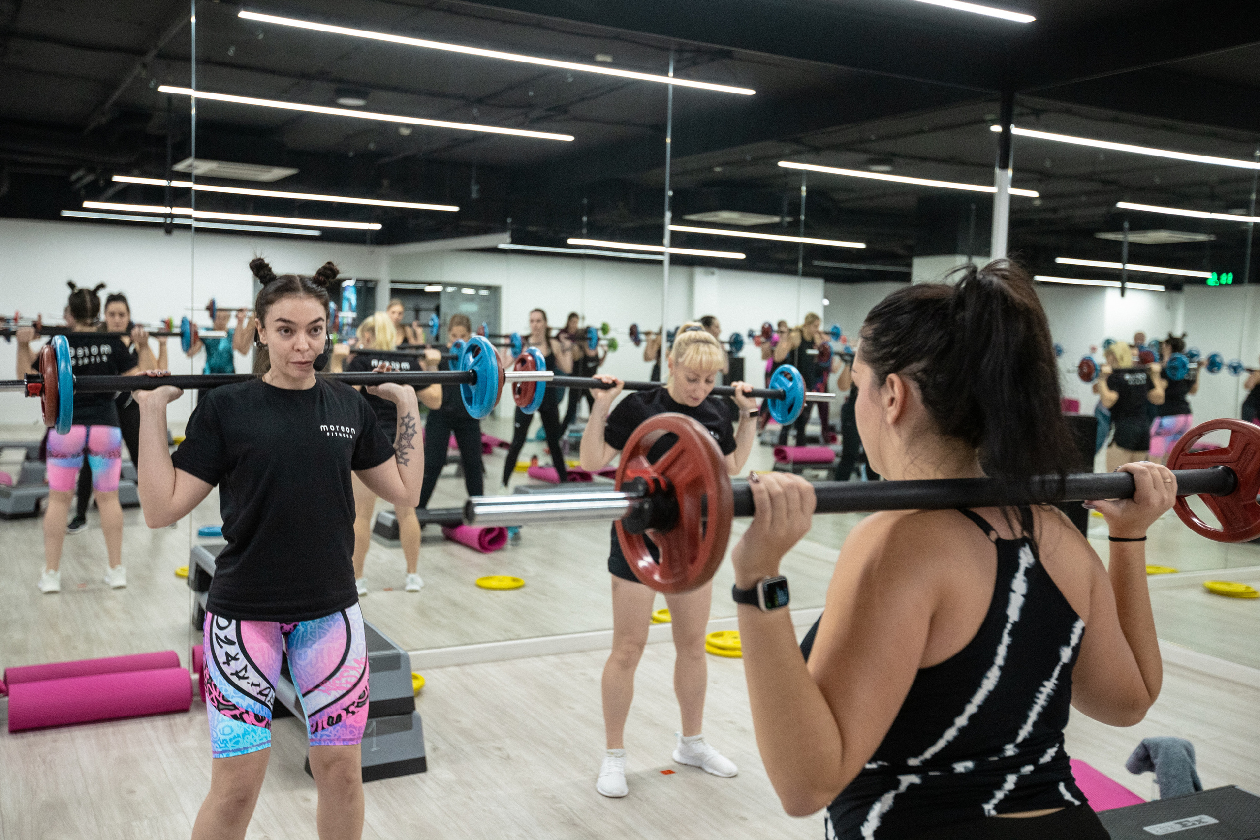 Групповая тренировка кросс-фит