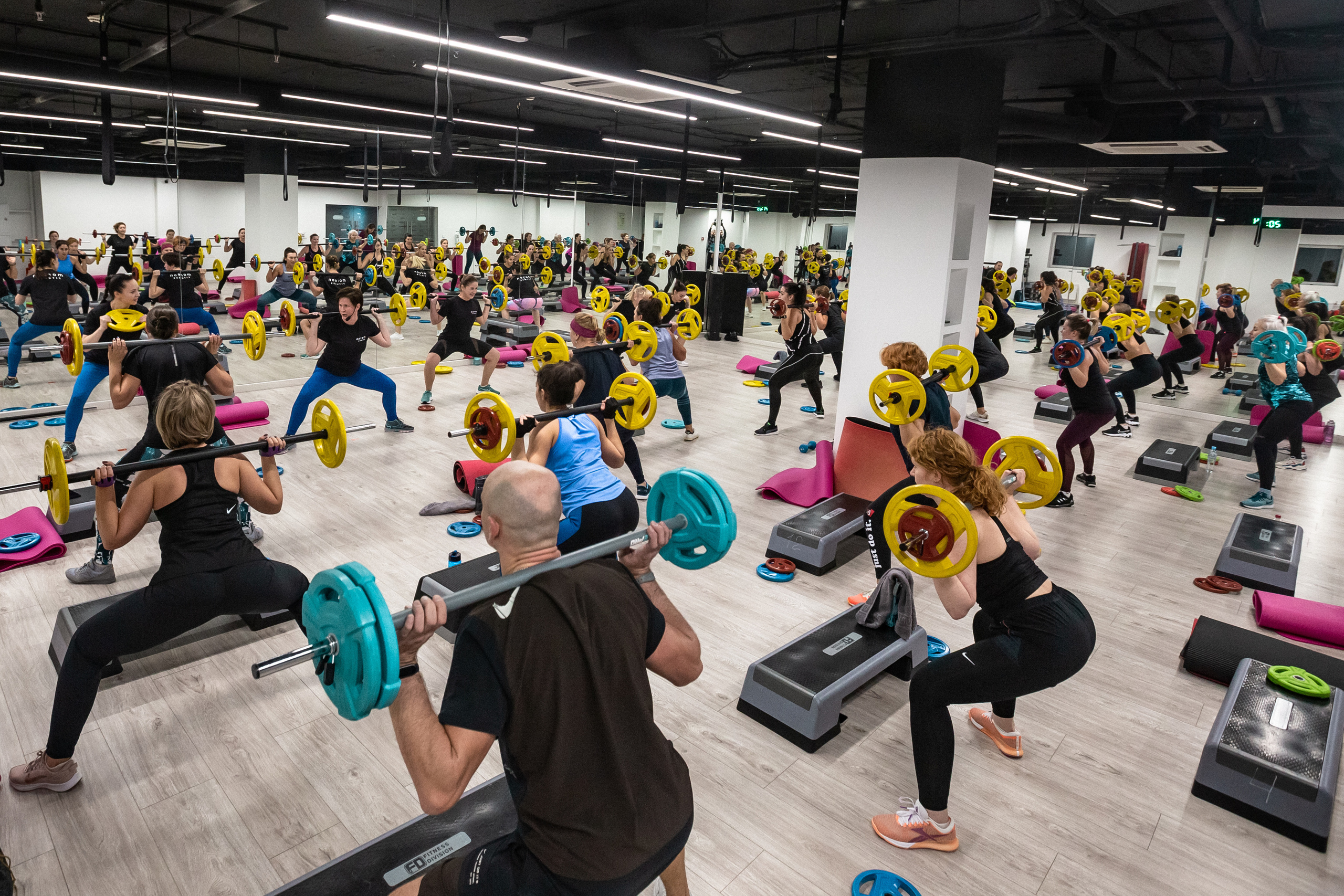 Групповая тренировка кросс-фит