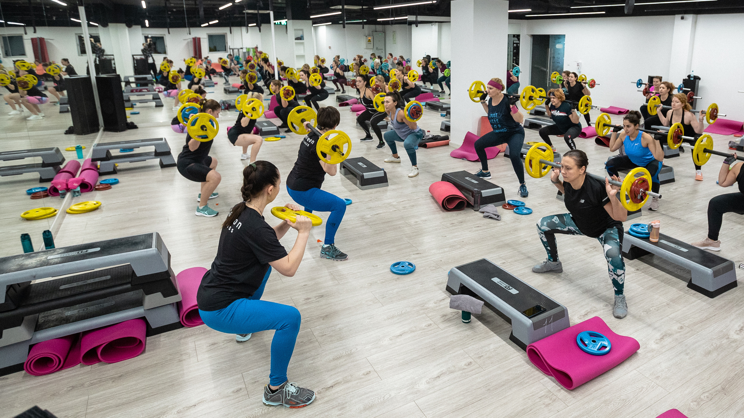 Групповая тренировка кросс-фит