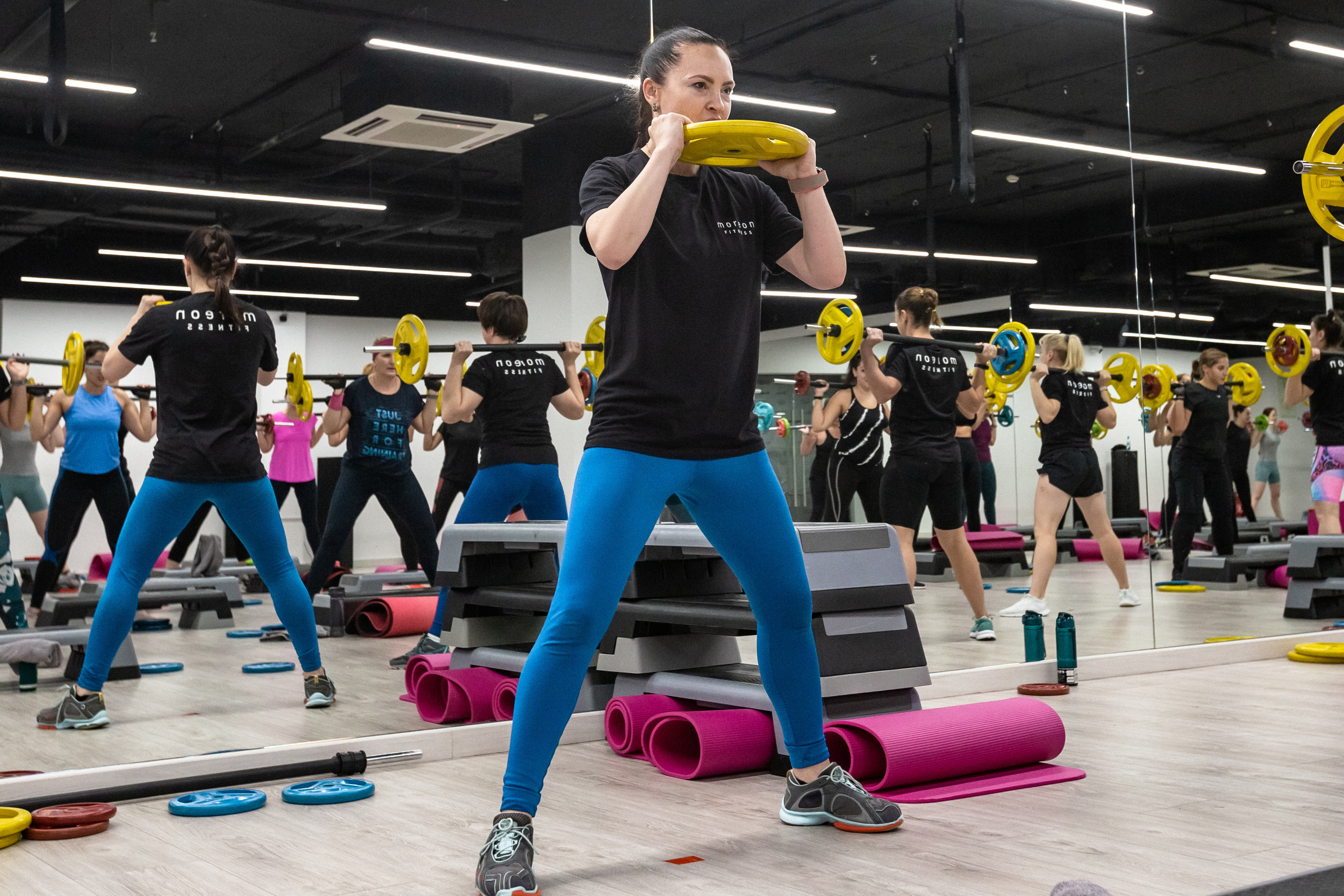 Групповая тренировка кросс-фит