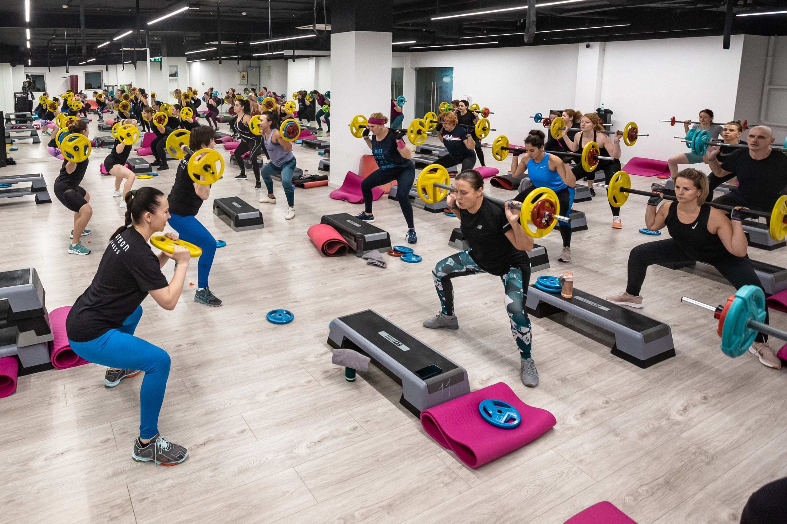 Групповая тренировка кросс-фит