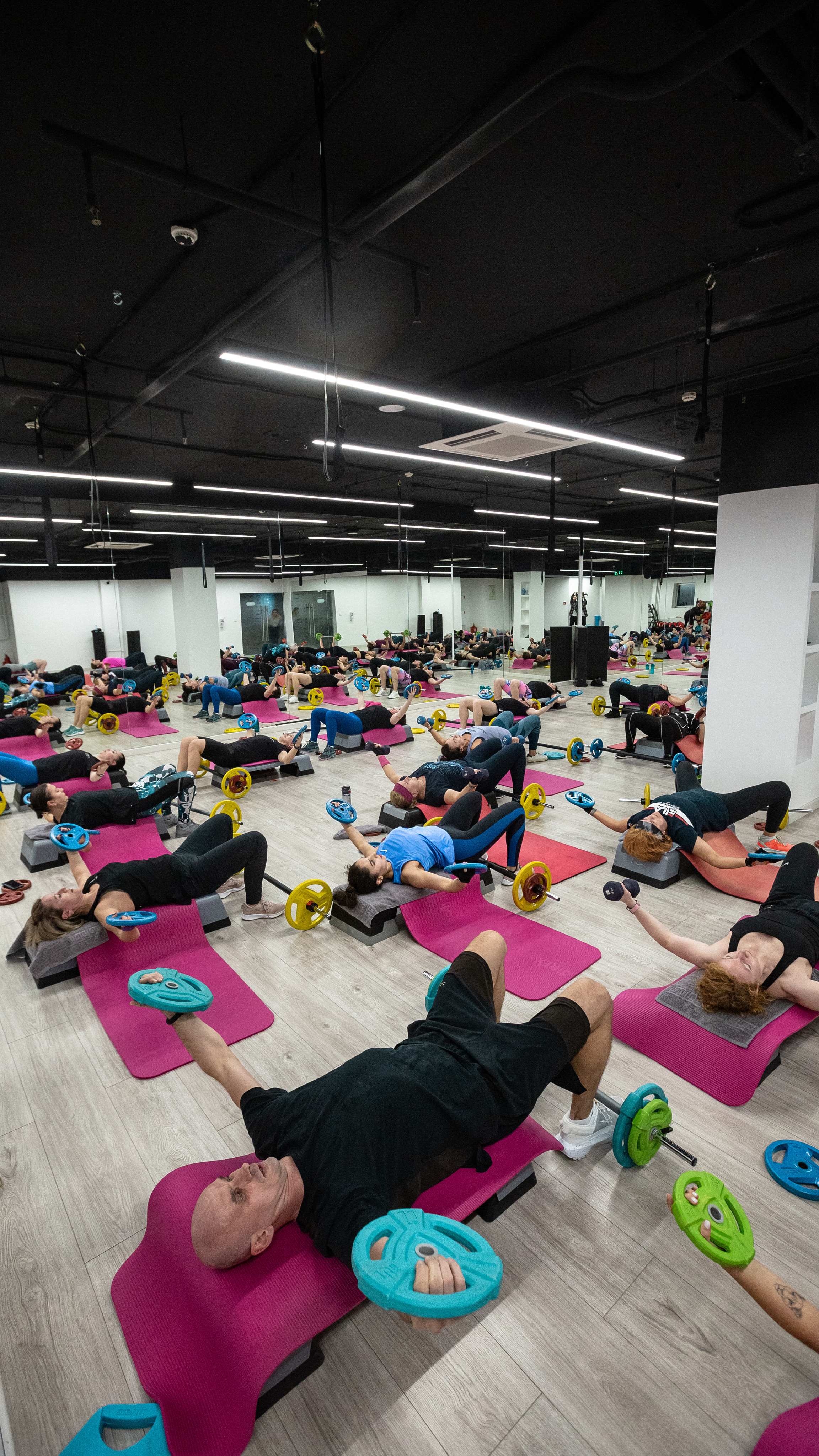 Групповая тренировка кросс-фит