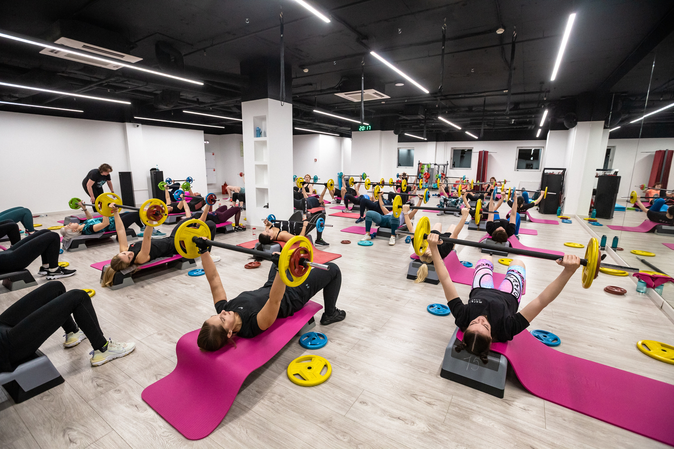 Групповая тренировка кросс-фит