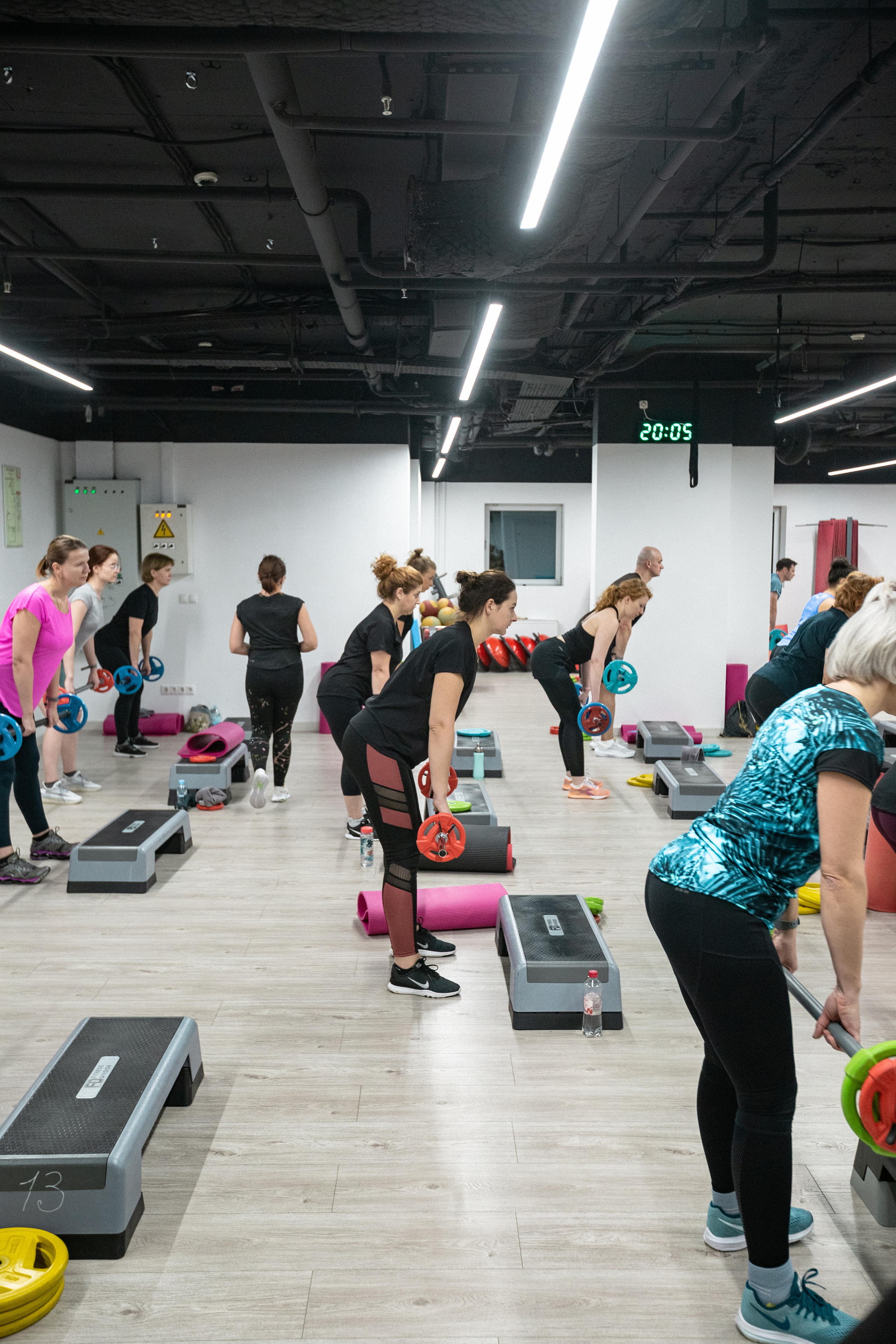 Групповая тренировка кросс-фит