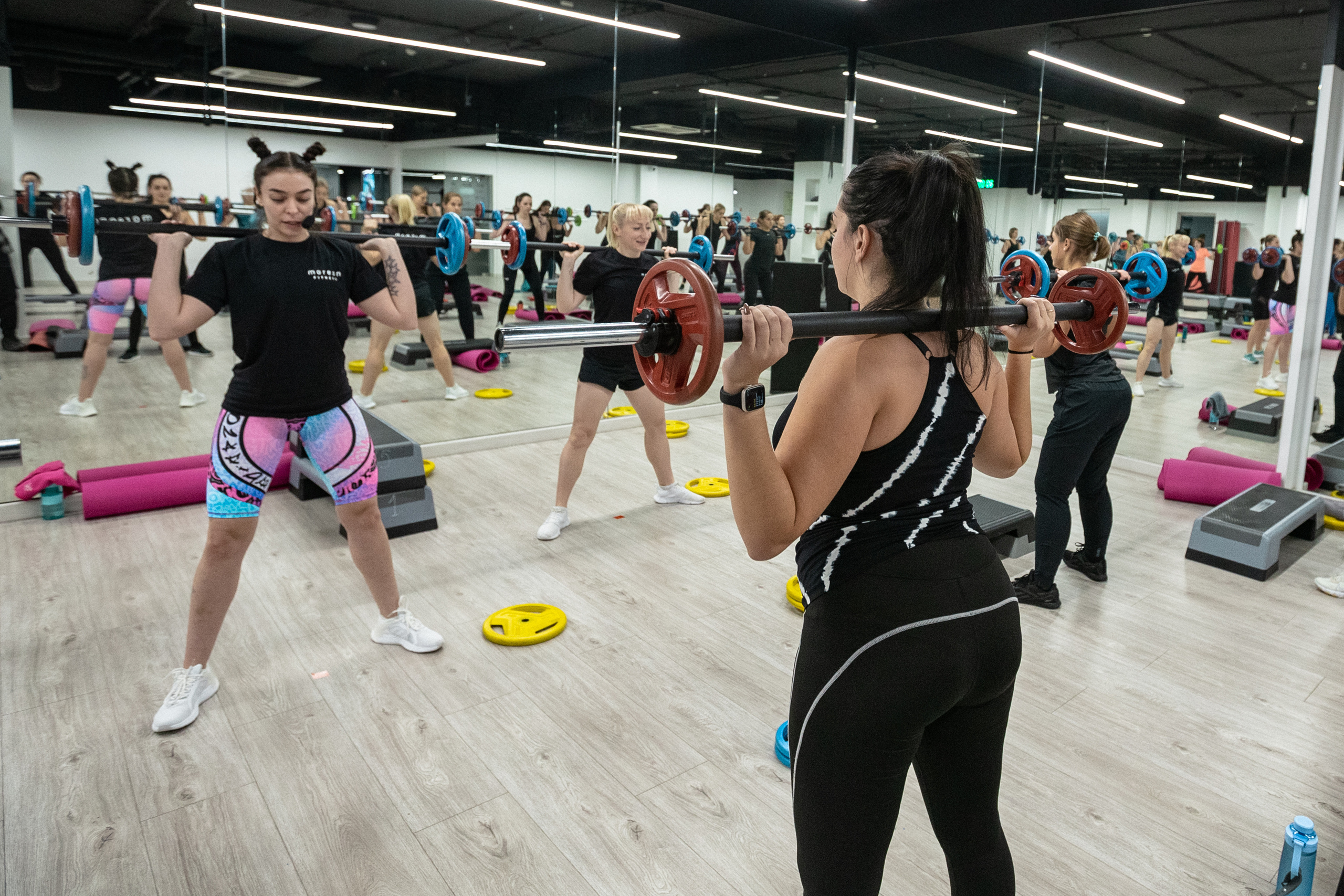 Групповая тренировка кросс-фит
