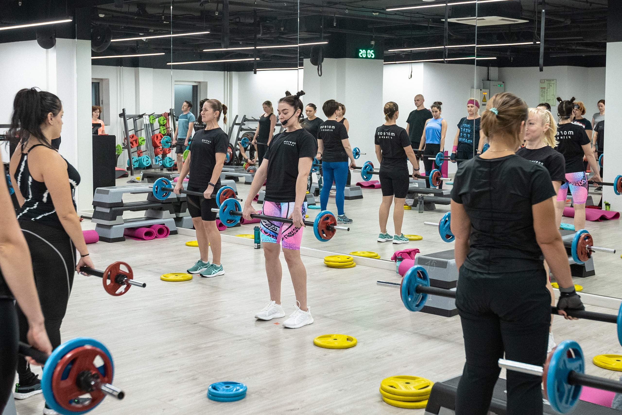 Групповая тренировка кросс-фит