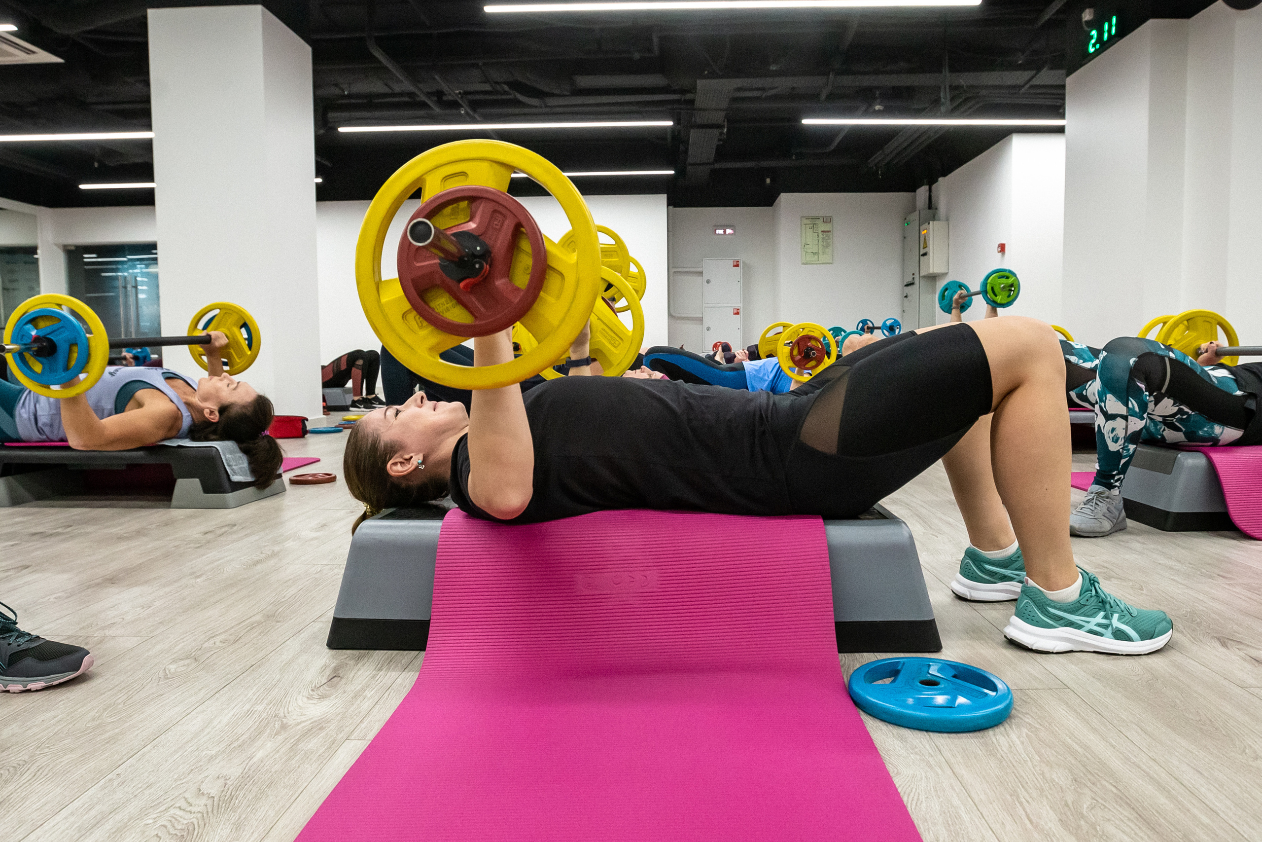 Групповая тренировка кросс-фит