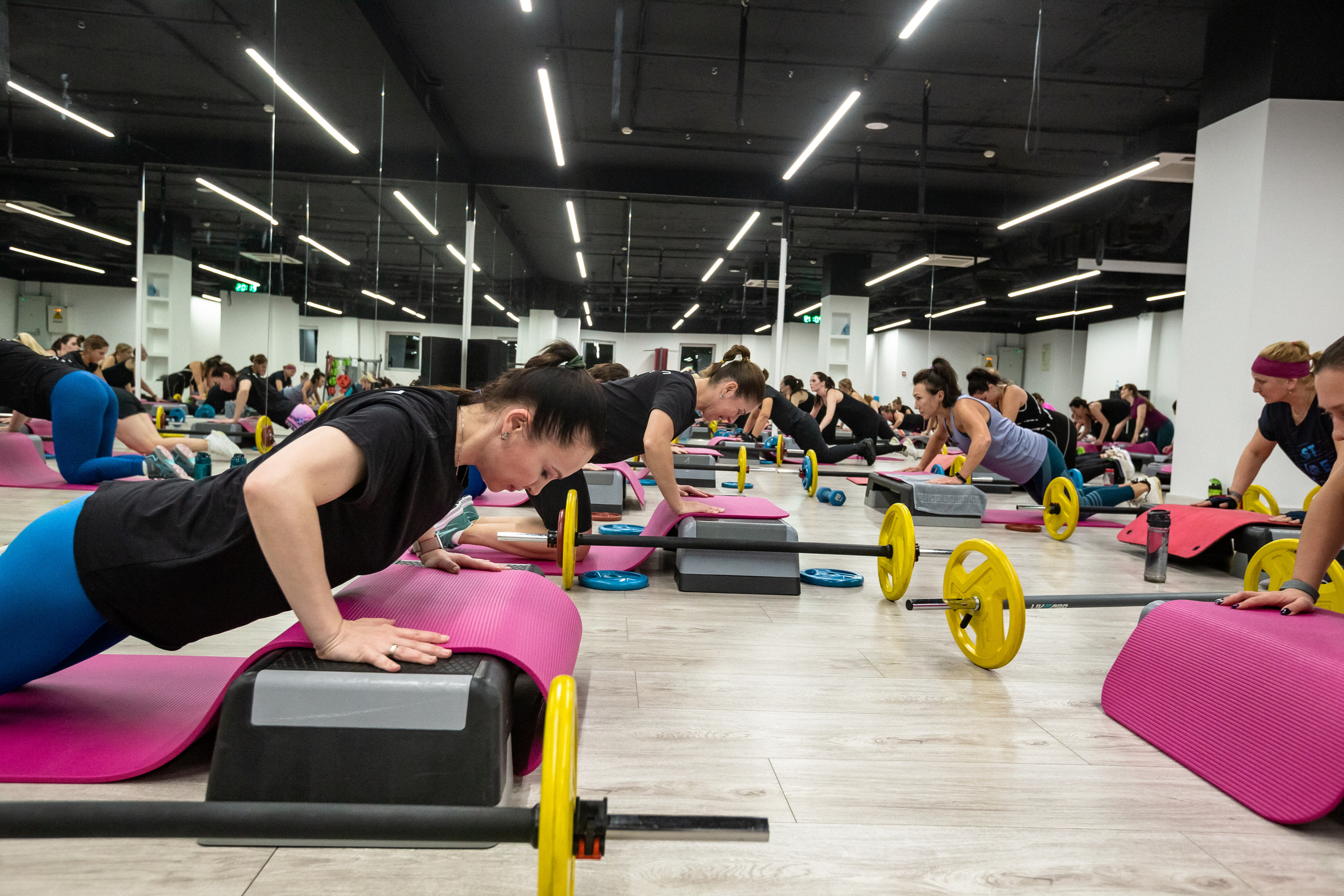 Групповая тренировка кросс-фит