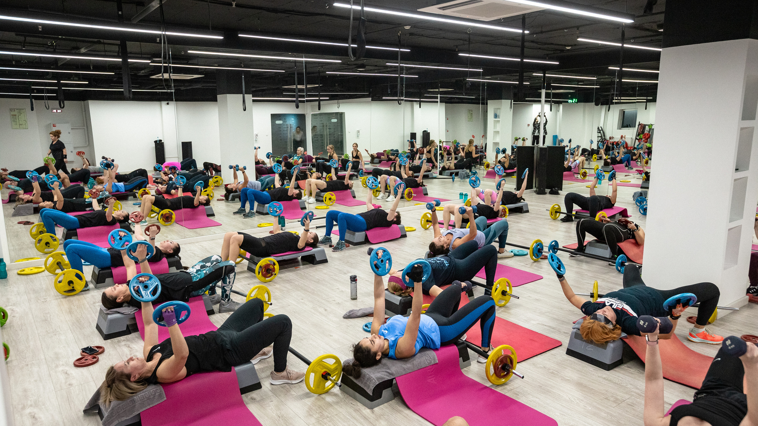 Групповая тренировка кросс-фит