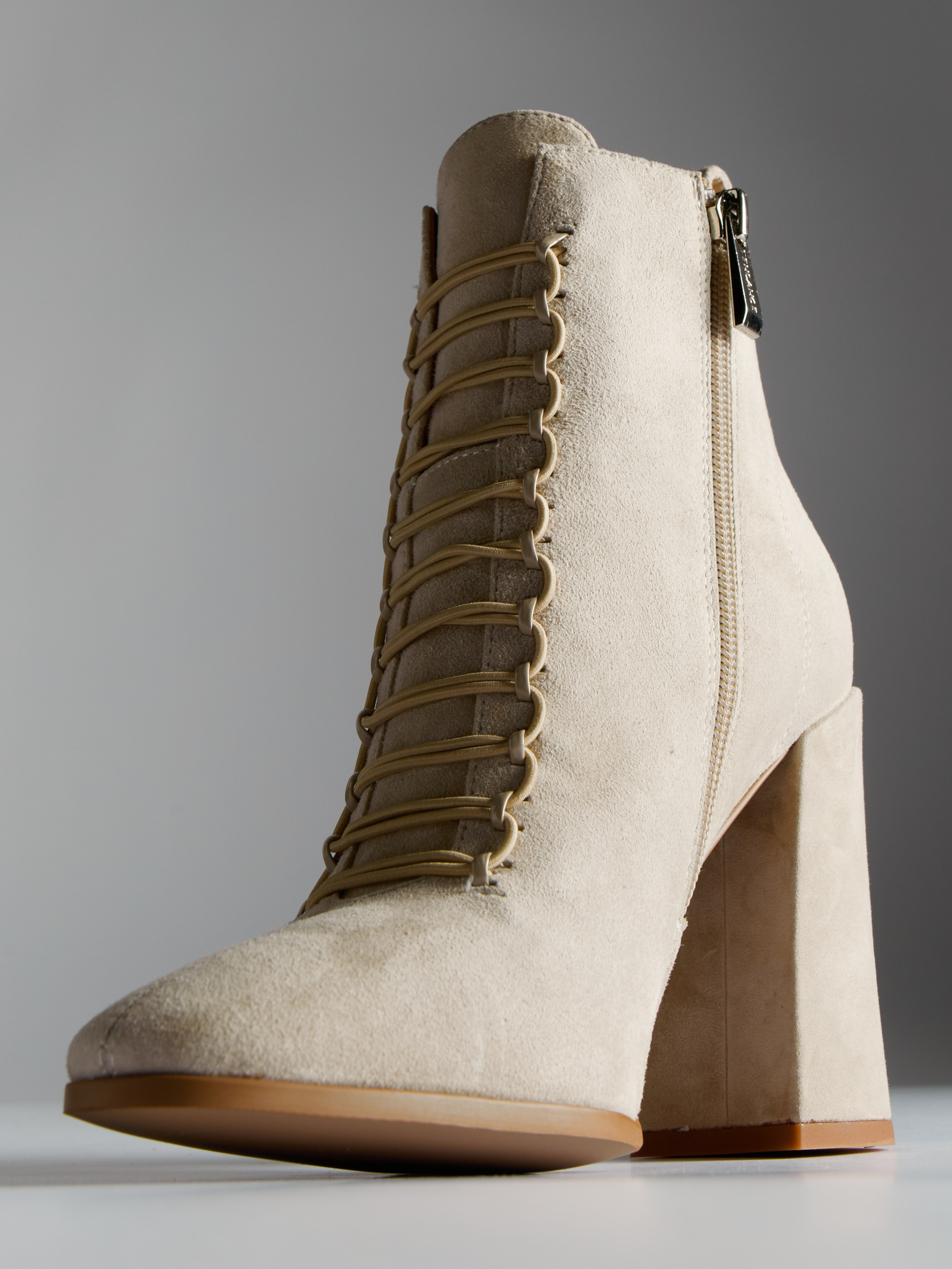 Предметный фотограф в Москве Евгений Шубин