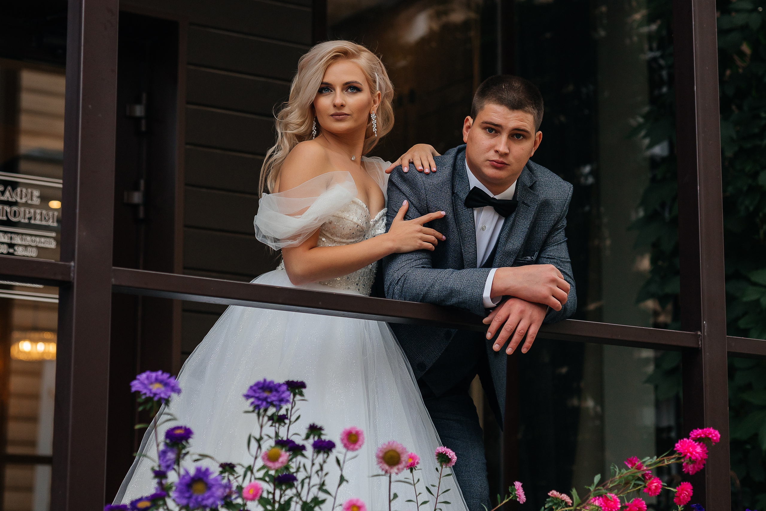 Стильная фотосессия пары в интерьерах ресторана. Олег Сверчков | Свадебный фотограф Вологда