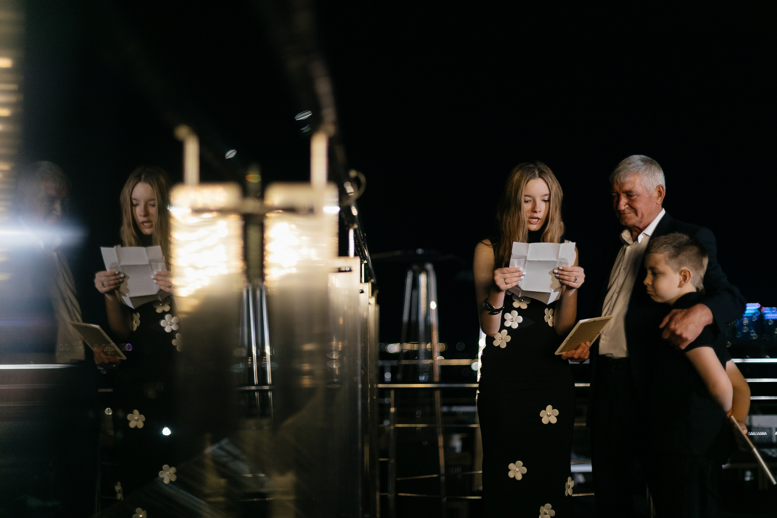 Rain falls down. Главная